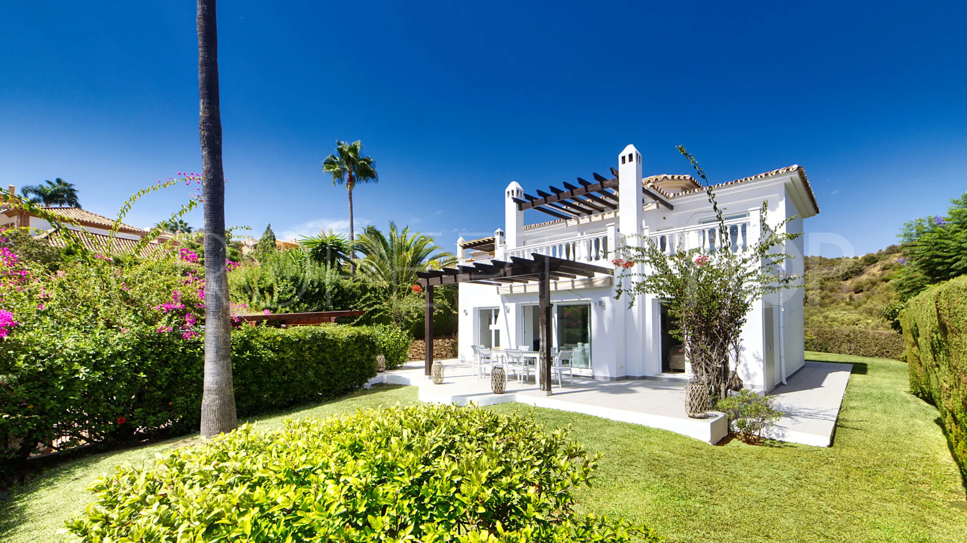 Se vende villa con 3 dormitorios en Calahonda