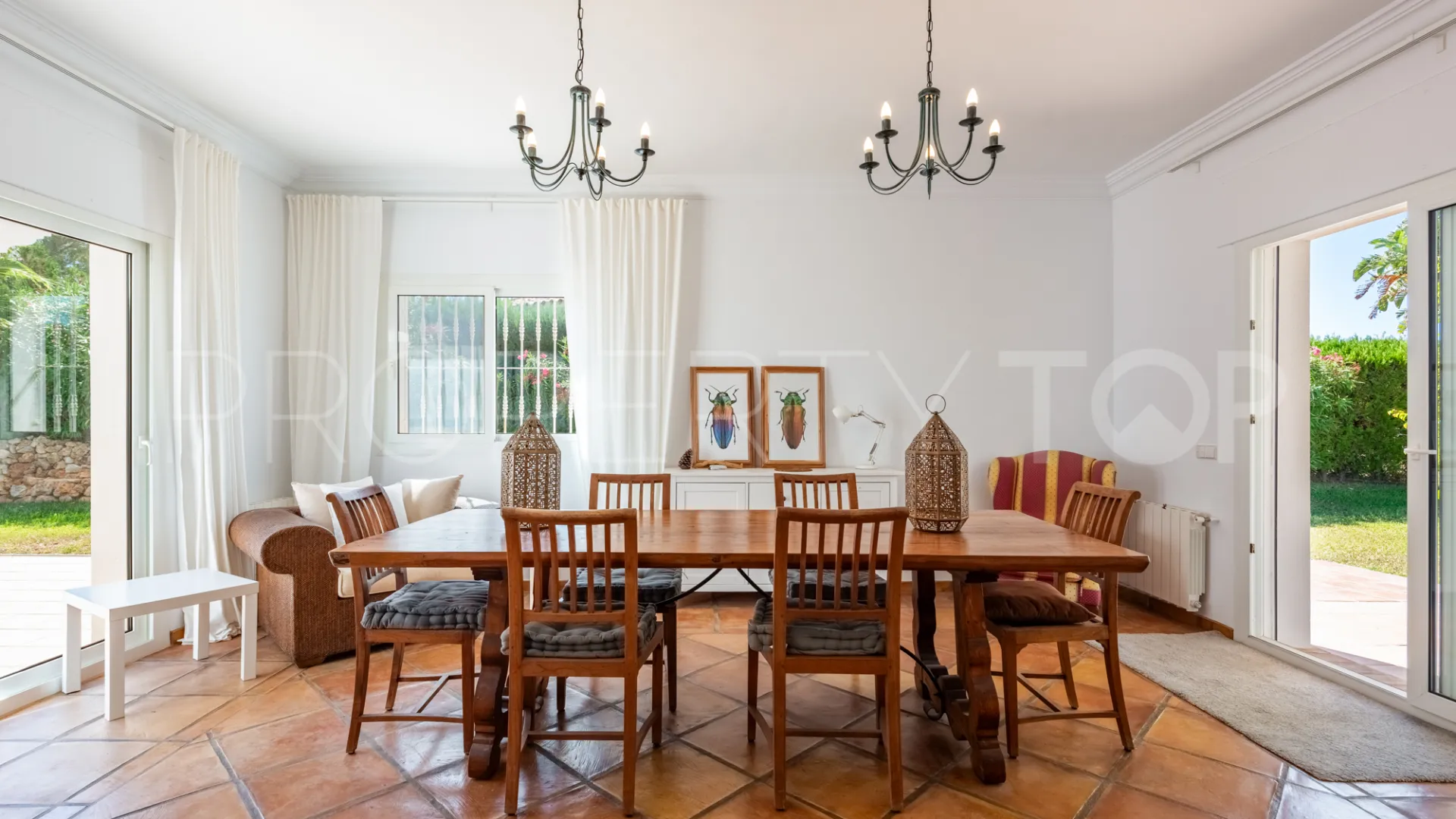 Buy villa with 4 bedrooms in Atalaya