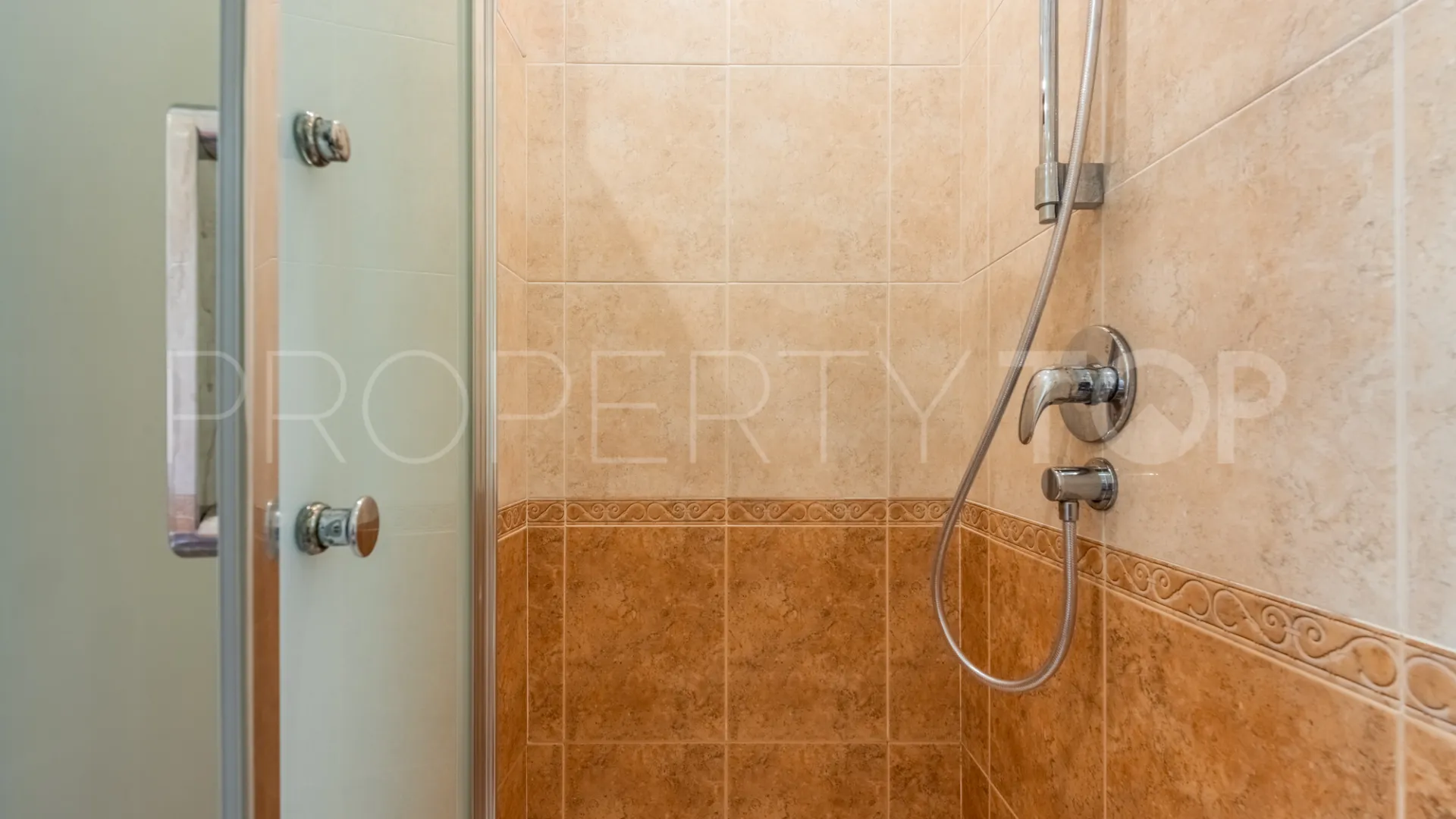 Buy villa with 4 bedrooms in Atalaya