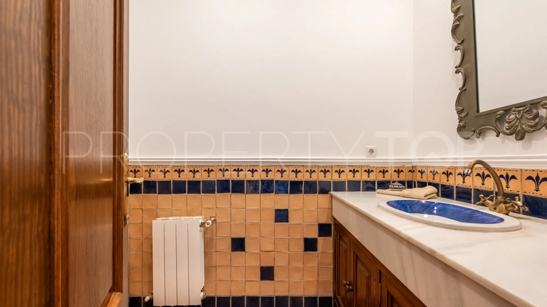 Buy villa with 4 bedrooms in Atalaya