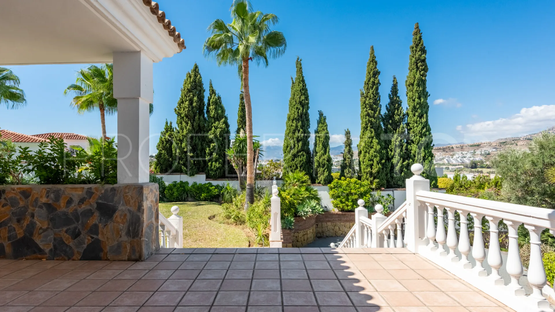 Buy villa with 4 bedrooms in Atalaya