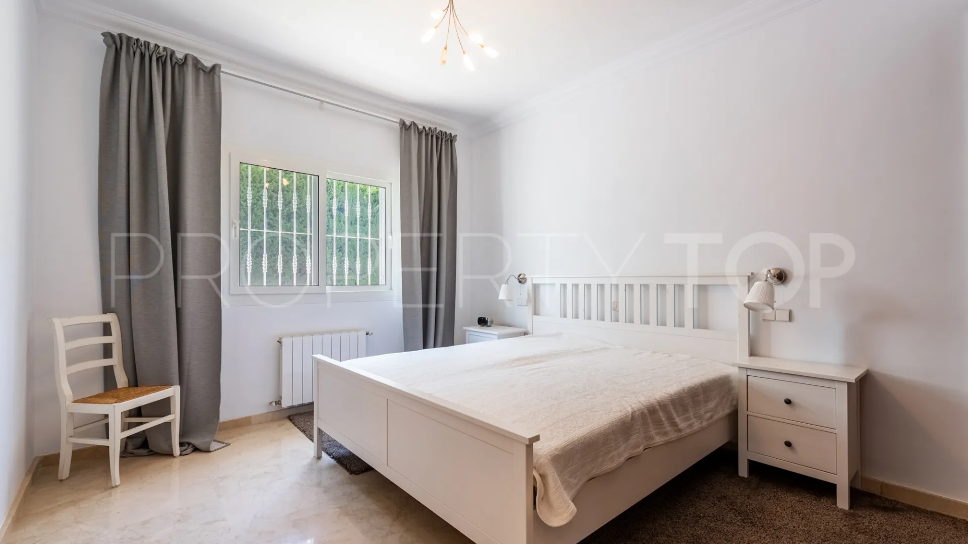 Buy villa with 4 bedrooms in Atalaya