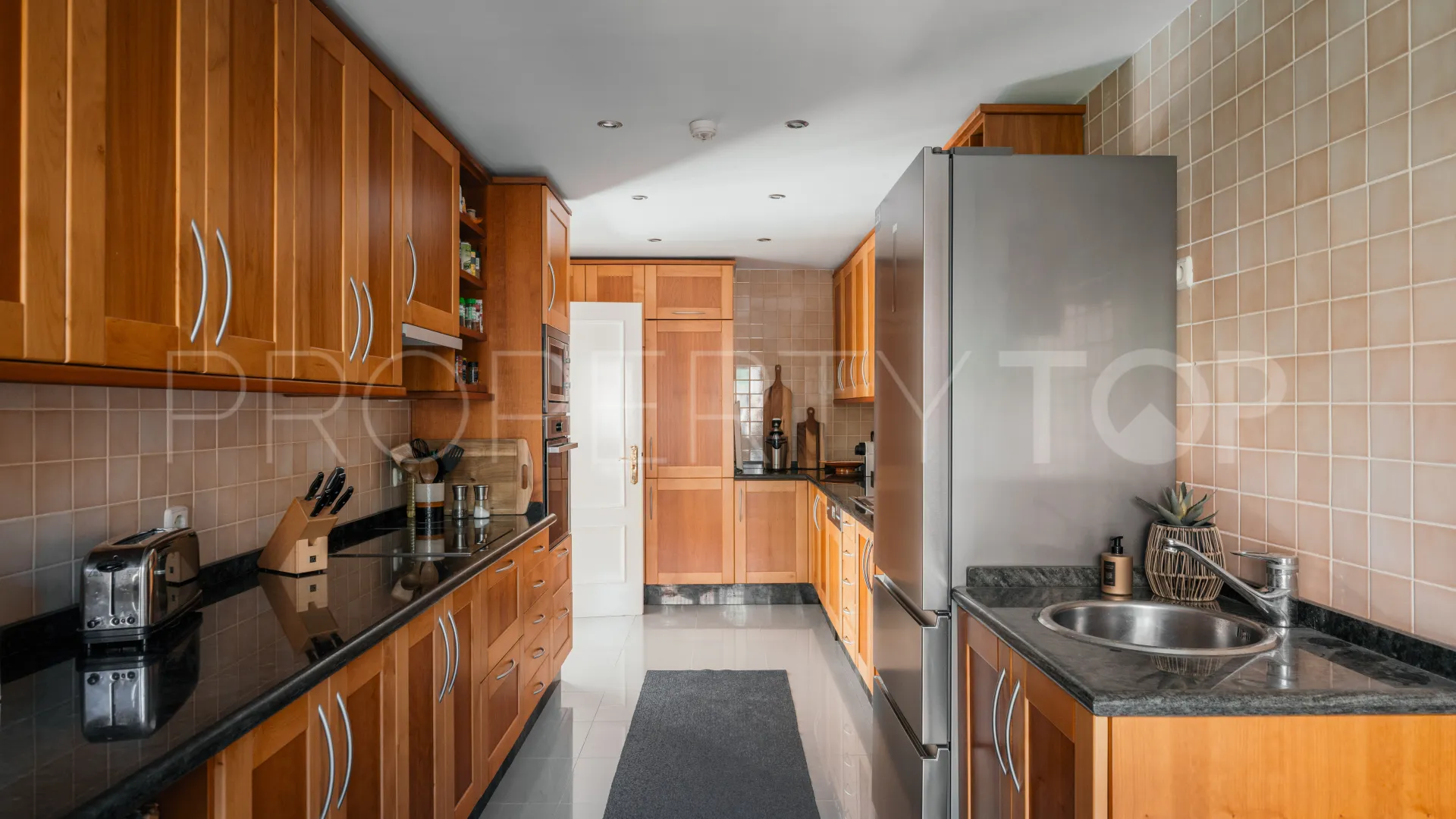 4 bedrooms Nueva Andalucia duplex penthouse for sale