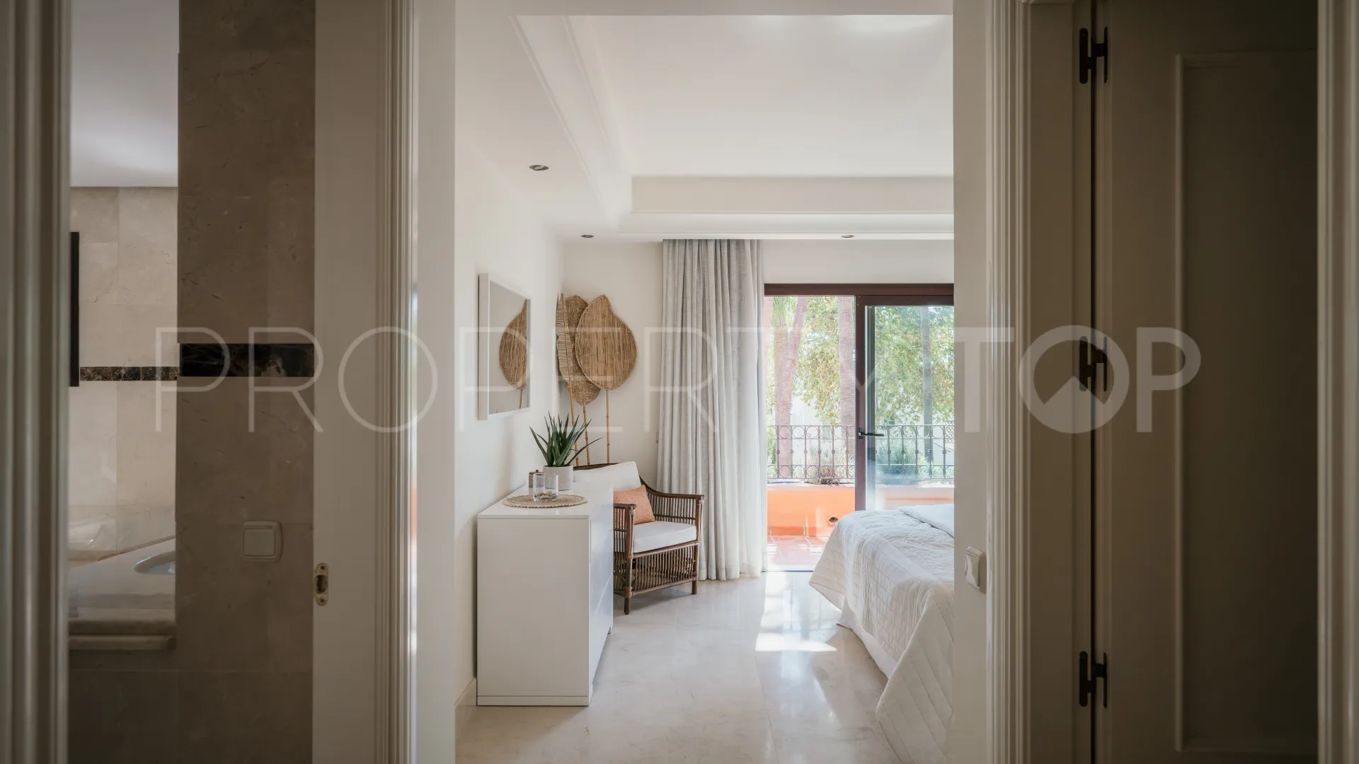 4 bedrooms Nueva Andalucia duplex penthouse for sale