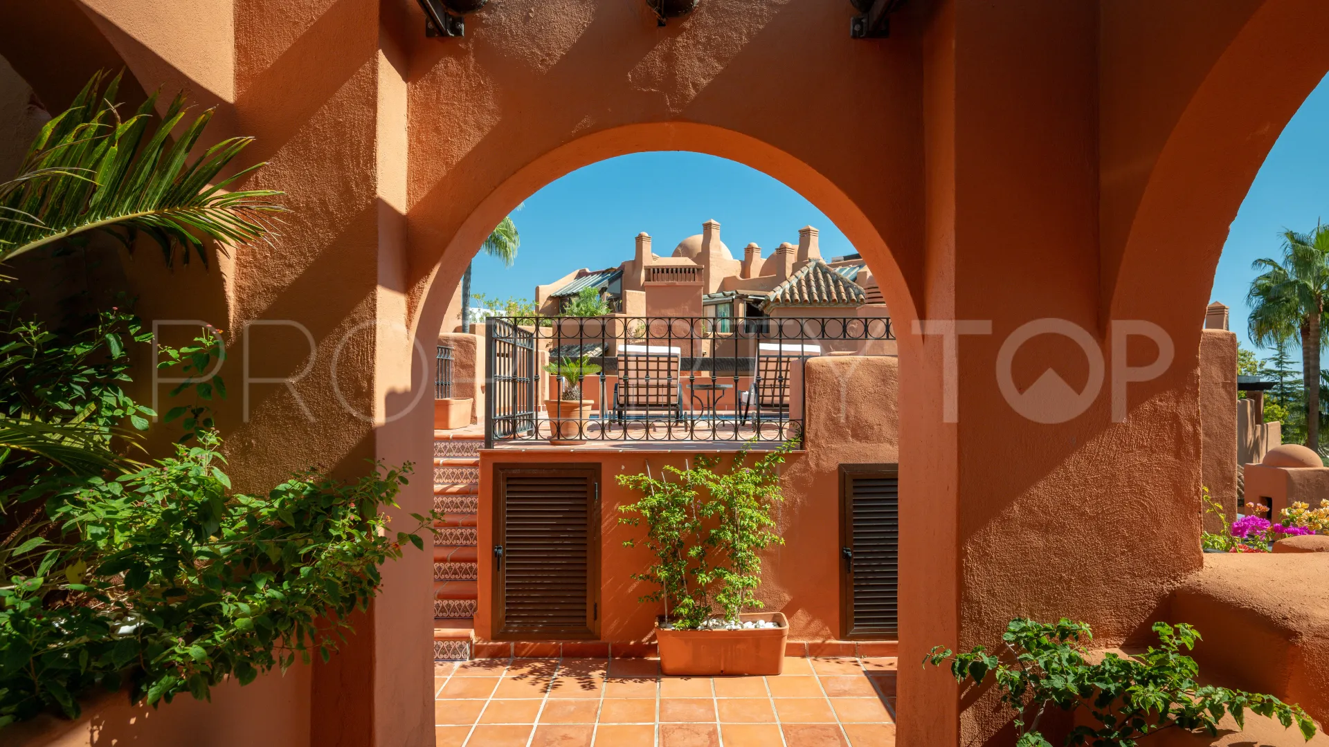 4 bedrooms Nueva Andalucia duplex penthouse for sale