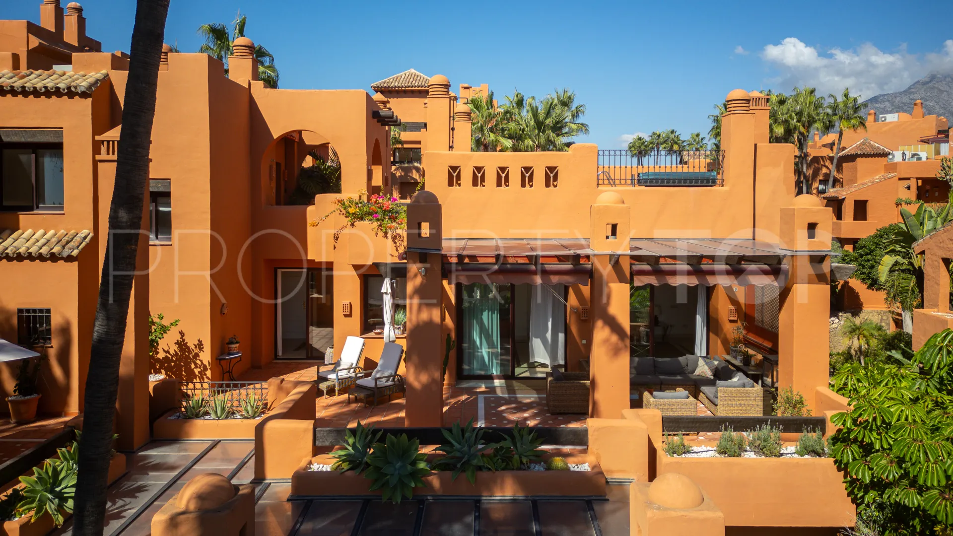 4 bedrooms Nueva Andalucia duplex penthouse for sale