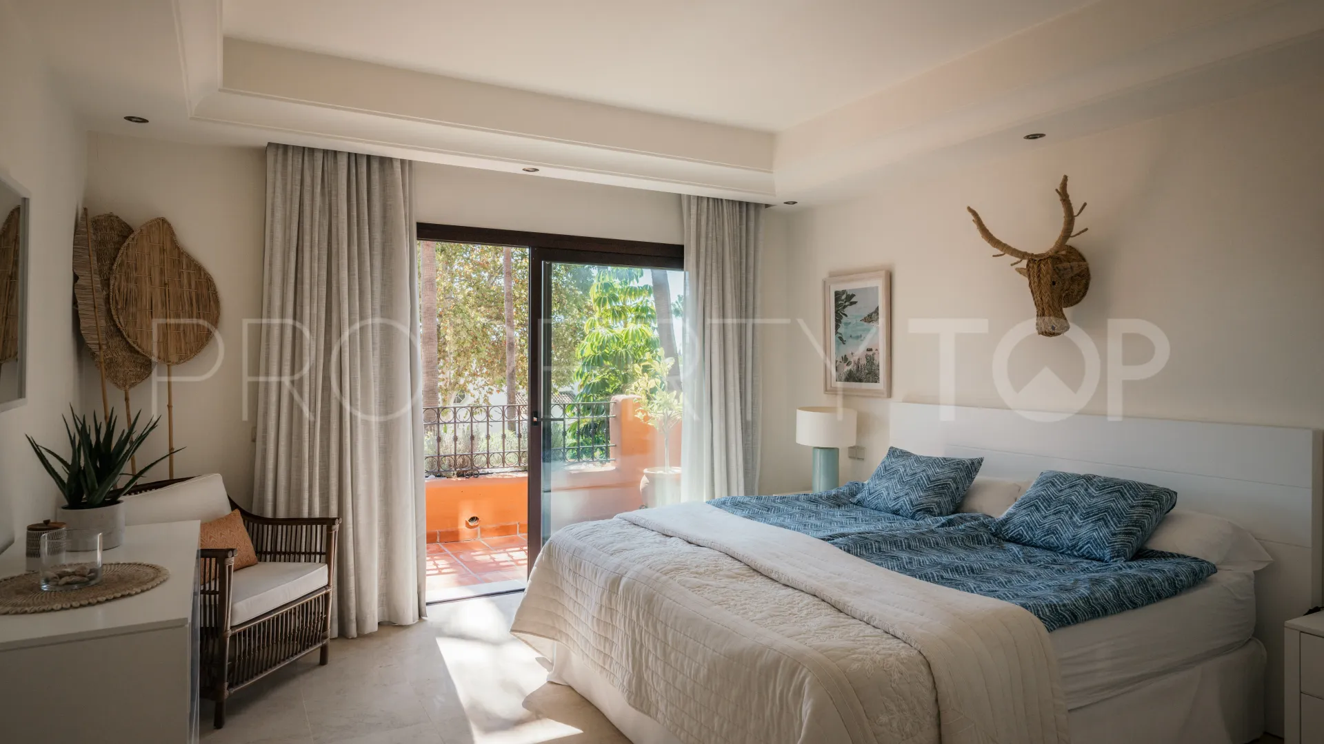 4 bedrooms Nueva Andalucia duplex penthouse for sale