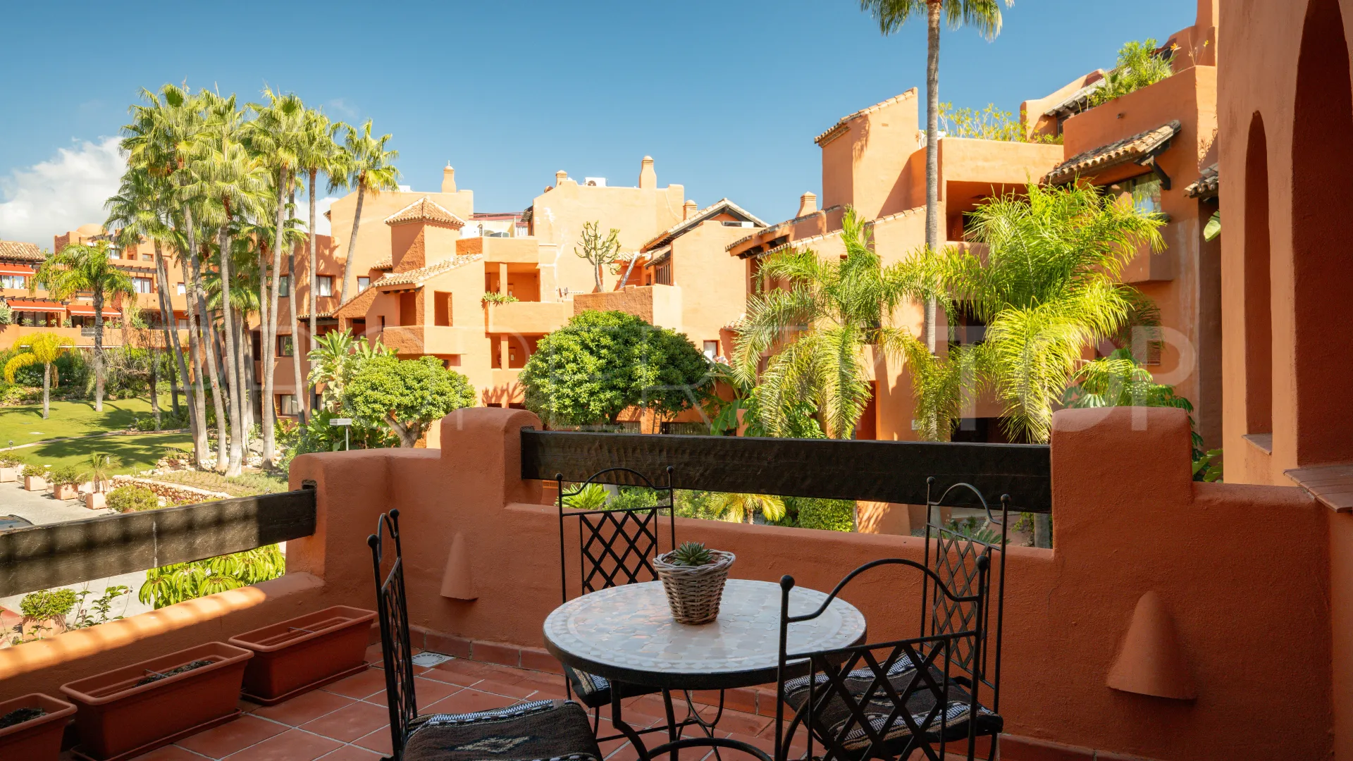 4 bedrooms Nueva Andalucia duplex penthouse for sale