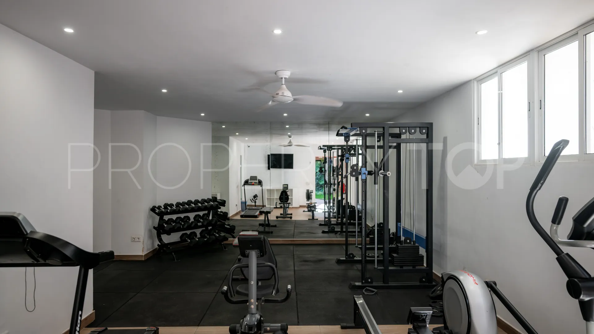 4 bedrooms Nueva Andalucia duplex penthouse for sale