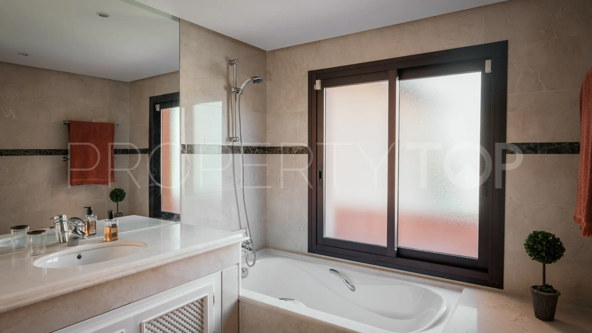 4 bedrooms Nueva Andalucia duplex penthouse for sale