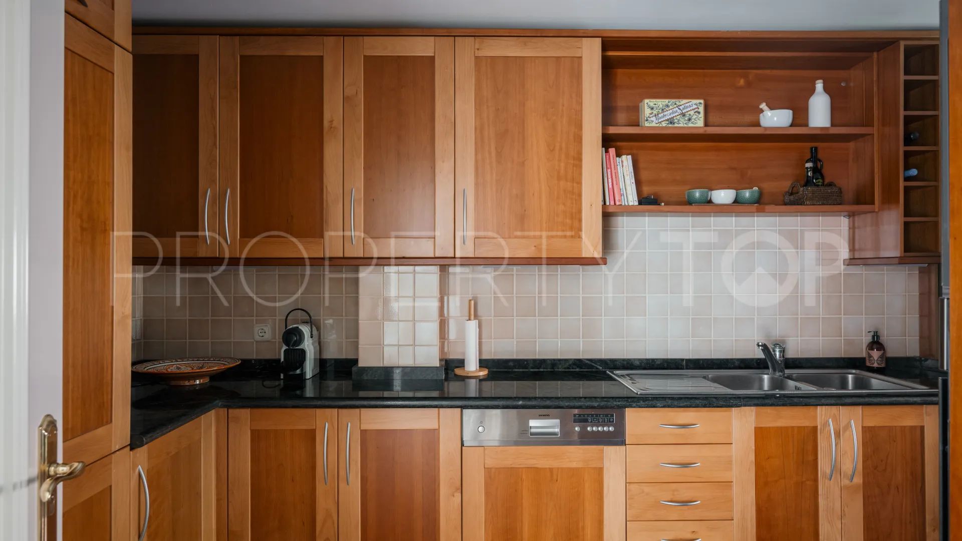 4 bedrooms Nueva Andalucia duplex penthouse for sale