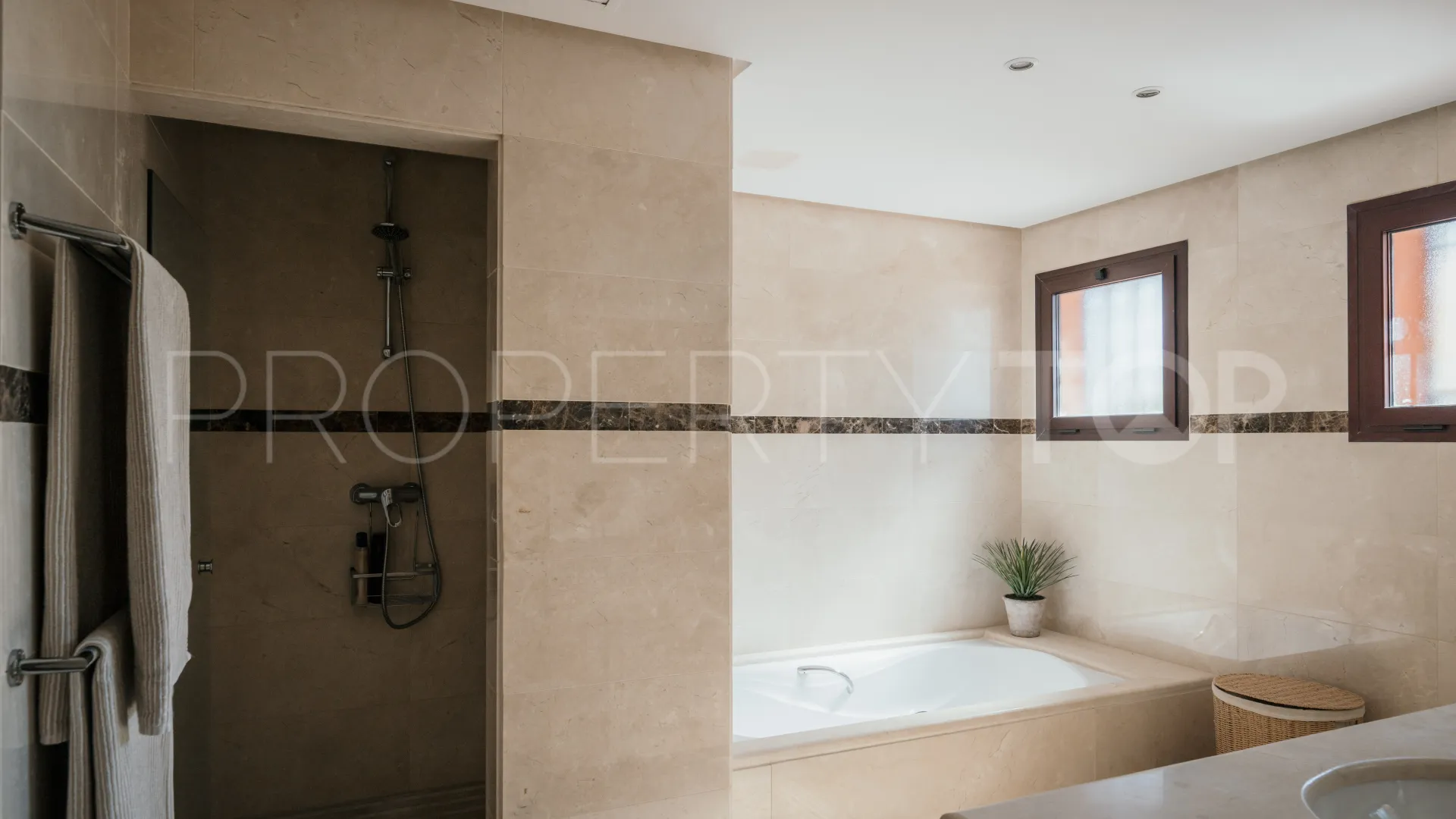 4 bedrooms Nueva Andalucia duplex penthouse for sale