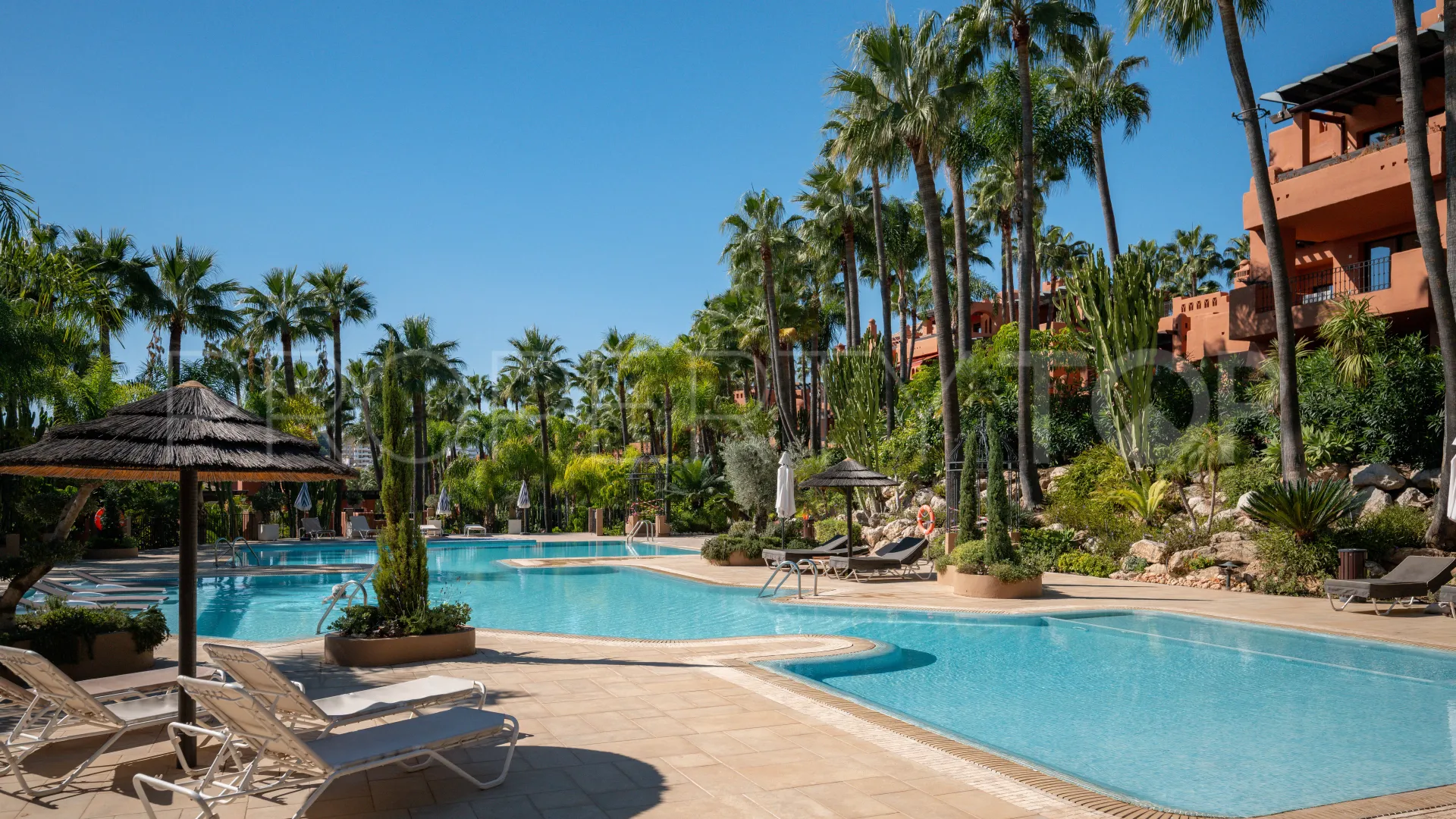 4 bedrooms Nueva Andalucia duplex penthouse for sale