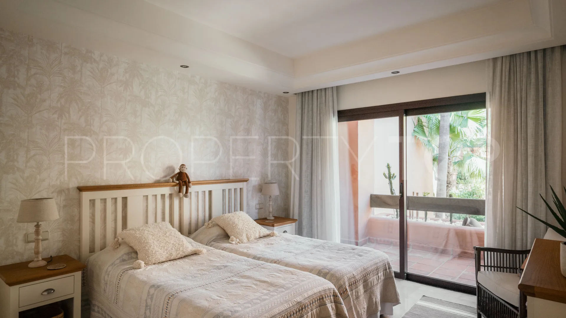 4 bedrooms Nueva Andalucia duplex penthouse for sale