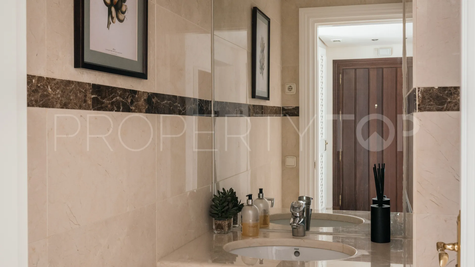 4 bedrooms Nueva Andalucia duplex penthouse for sale