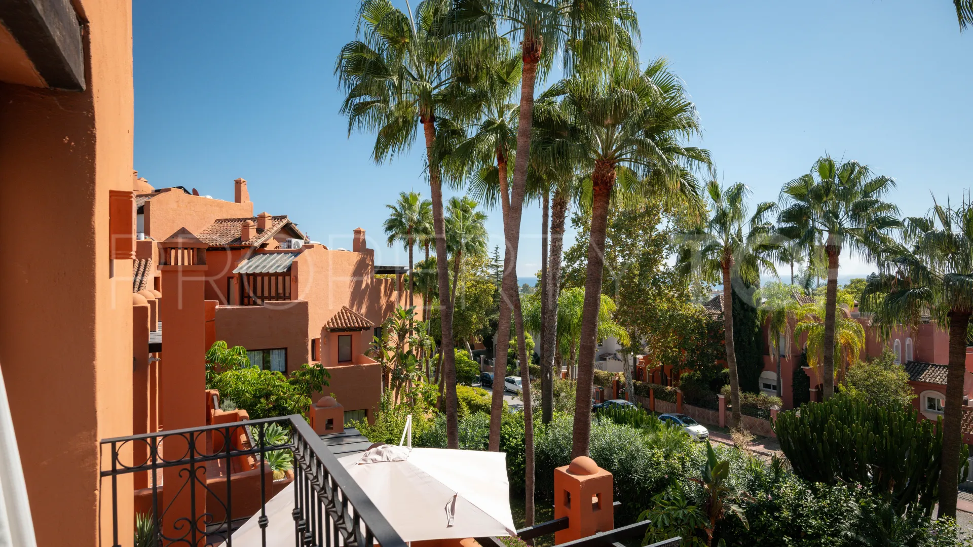 4 bedrooms Nueva Andalucia duplex penthouse for sale