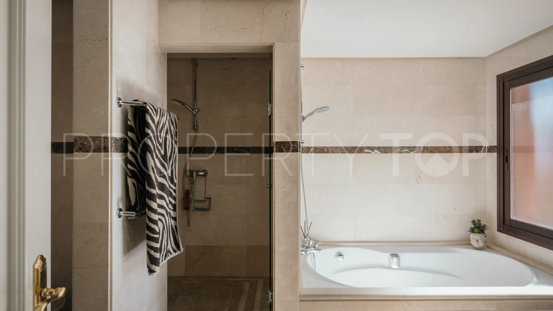 4 bedrooms Nueva Andalucia duplex penthouse for sale