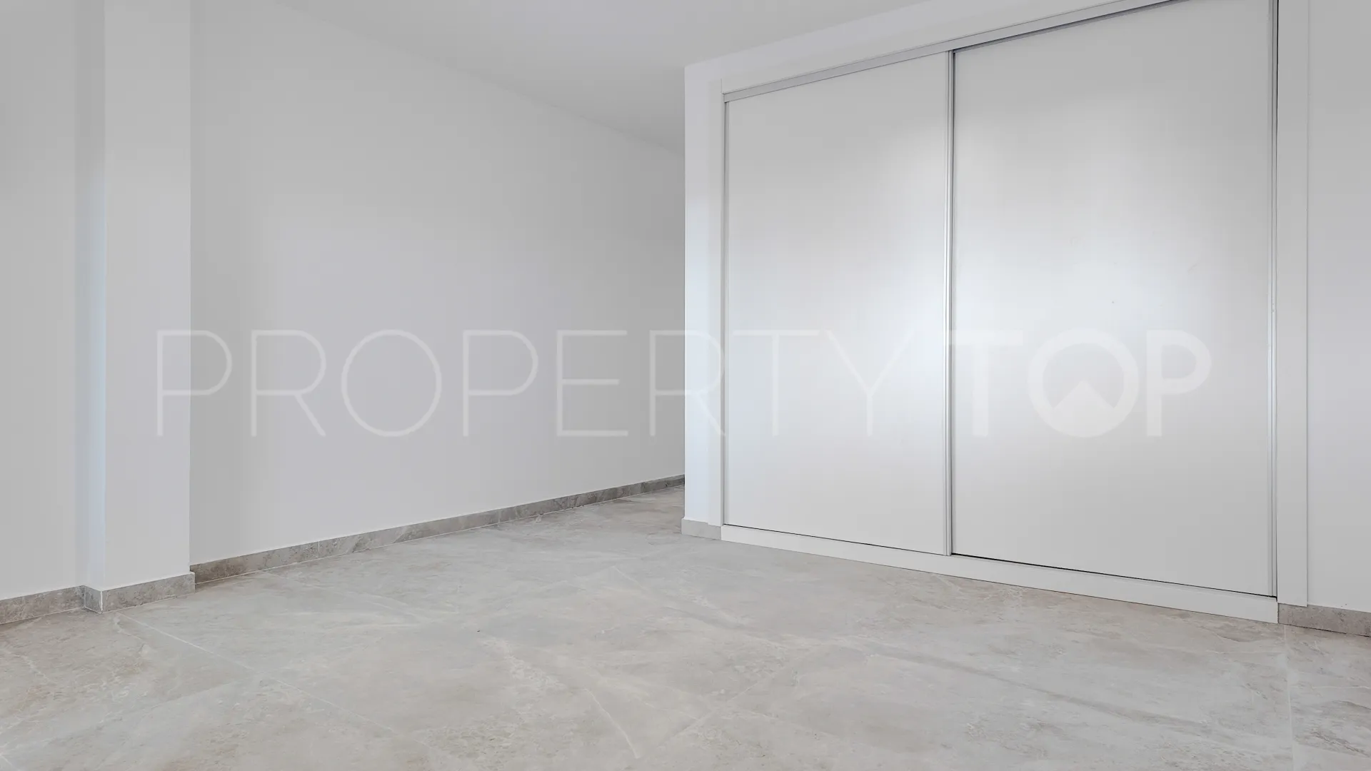 Apartamento planta baja en venta en Los Cristianos con 2 dormitorios