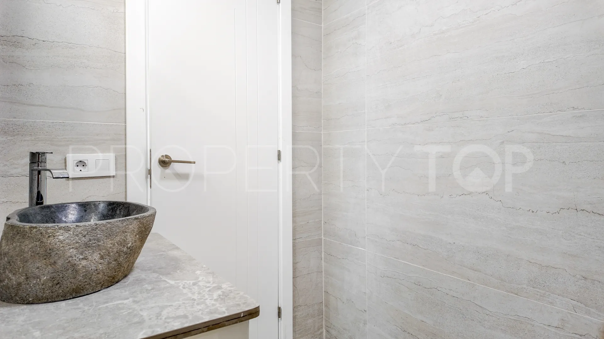 Apartamento planta baja en venta en Los Cristianos con 2 dormitorios