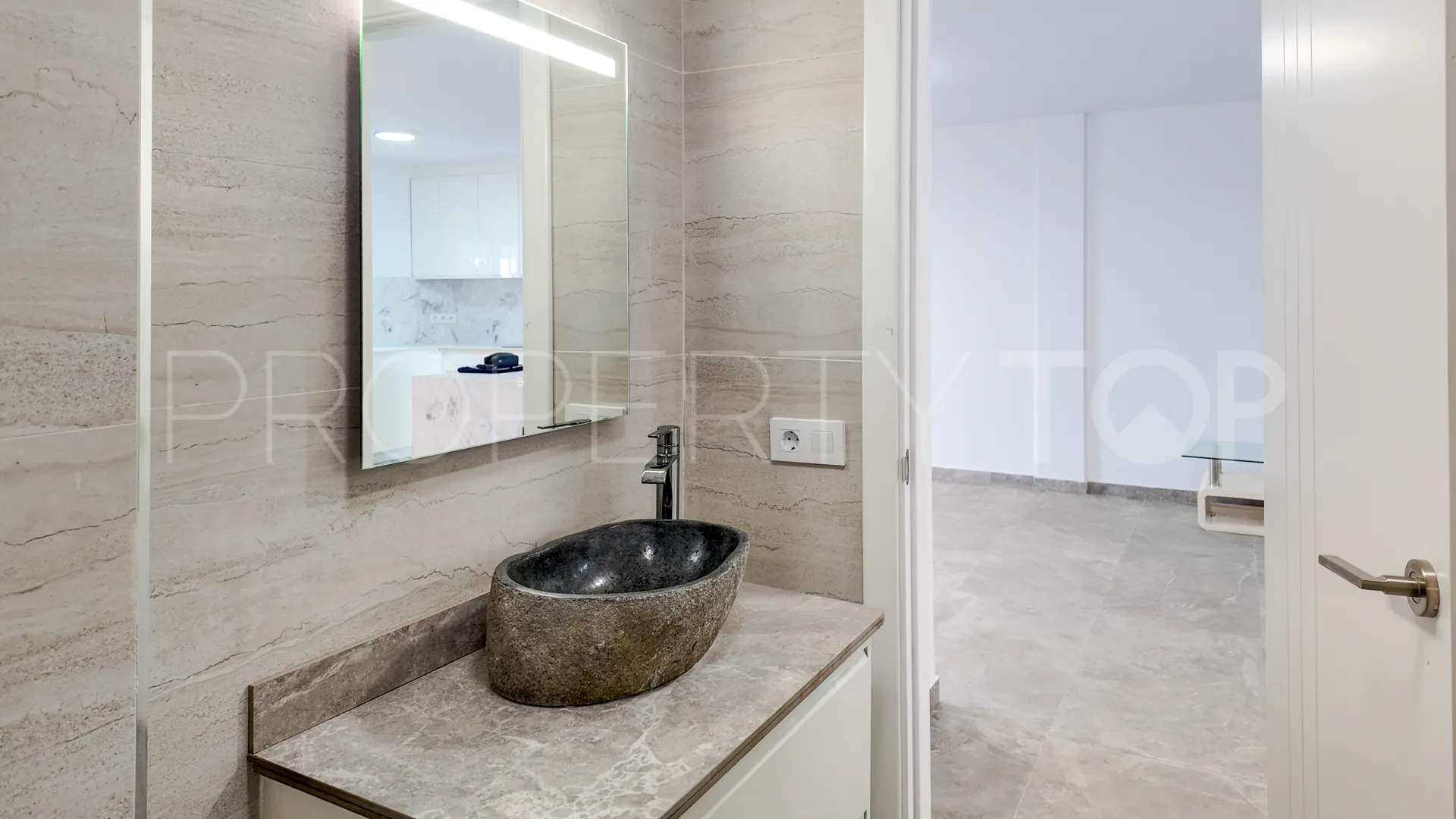 Apartamento planta baja en venta en Los Cristianos con 2 dormitorios