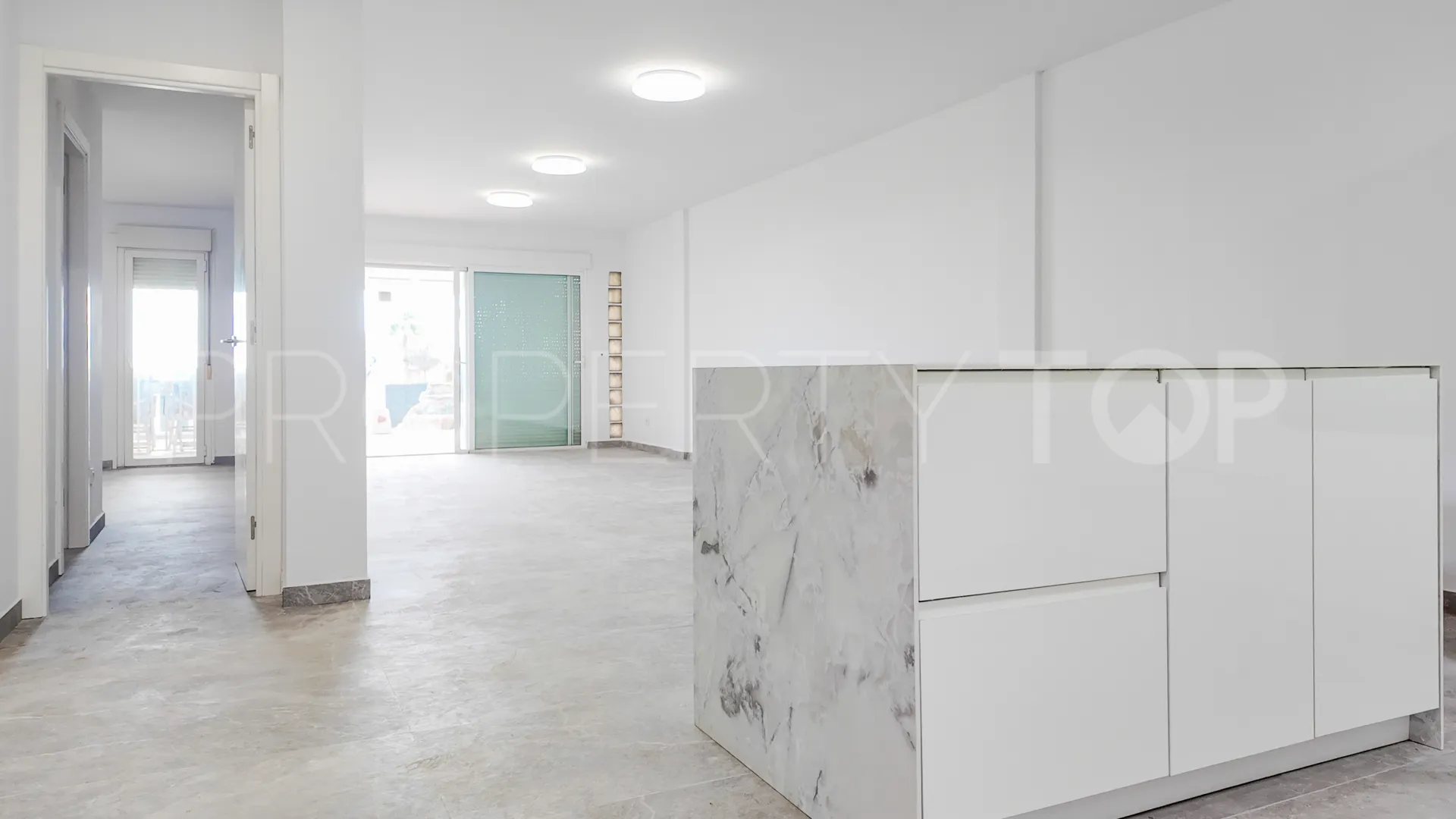 Apartamento planta baja en venta en Los Cristianos con 2 dormitorios