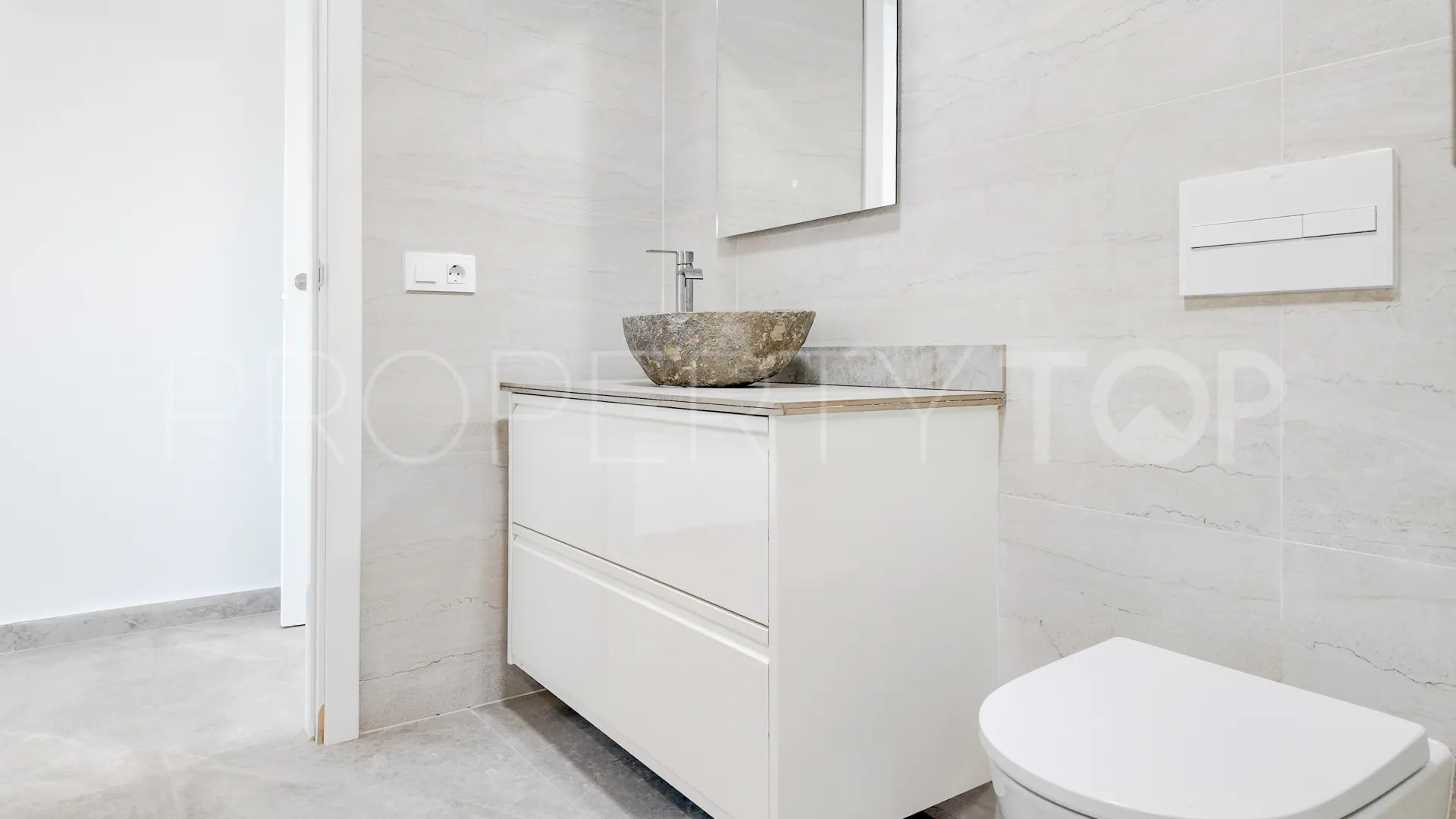 Apartamento planta baja en venta en Los Cristianos con 2 dormitorios