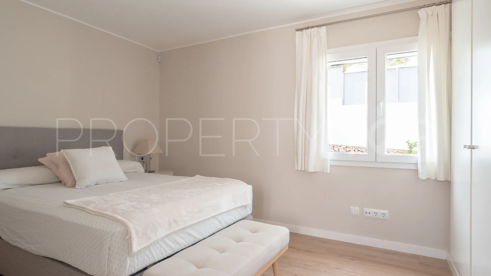 Pareado con 4 dormitorios en venta en Bendinat