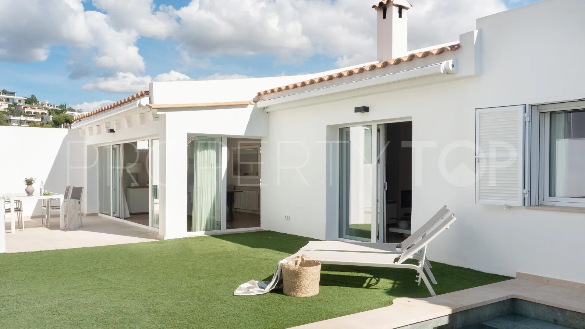 Pareado con 4 dormitorios en venta en Bendinat