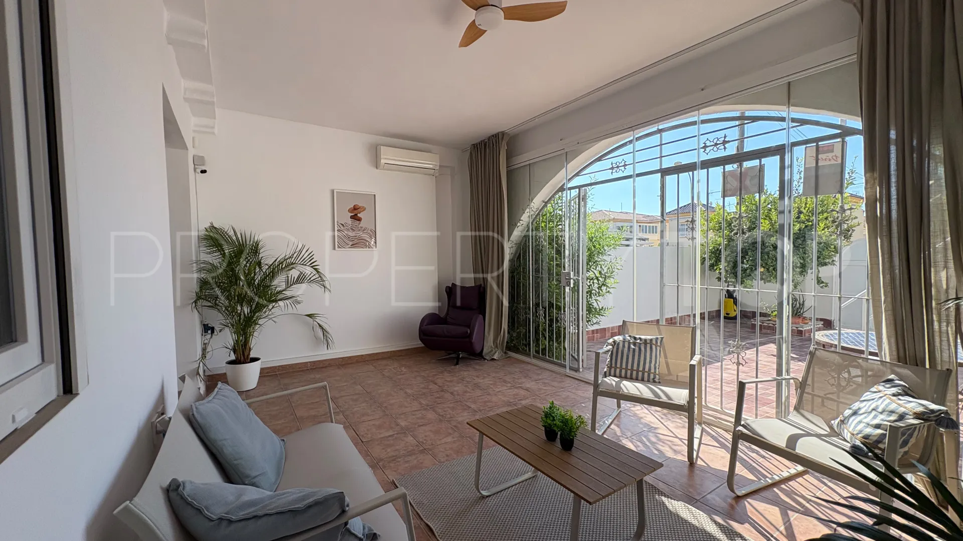 Bungalow en venta en Playa Flamenca con 3 dormitorios