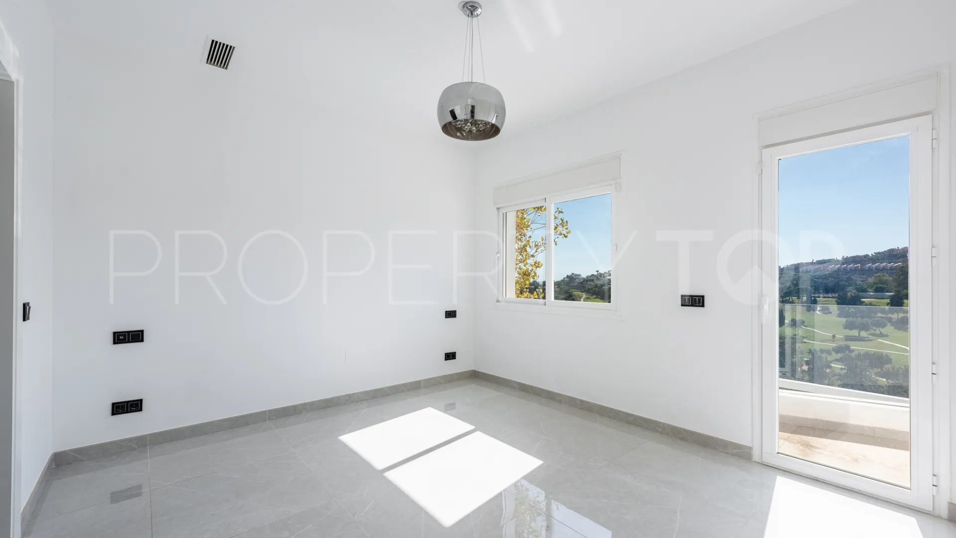 Villa for sale in La Alqueria with 5 bedrooms