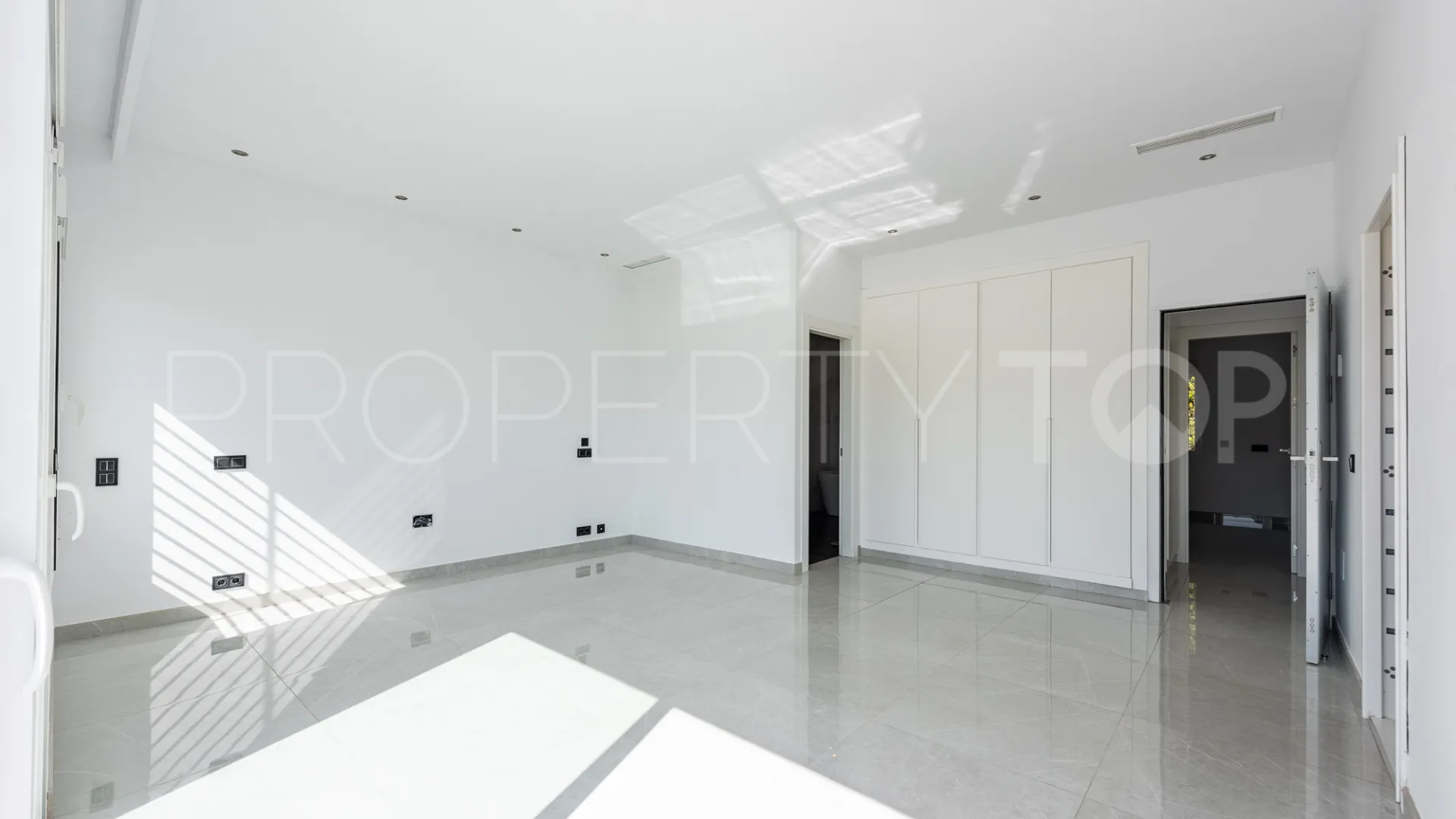 Villa for sale in La Alqueria with 5 bedrooms