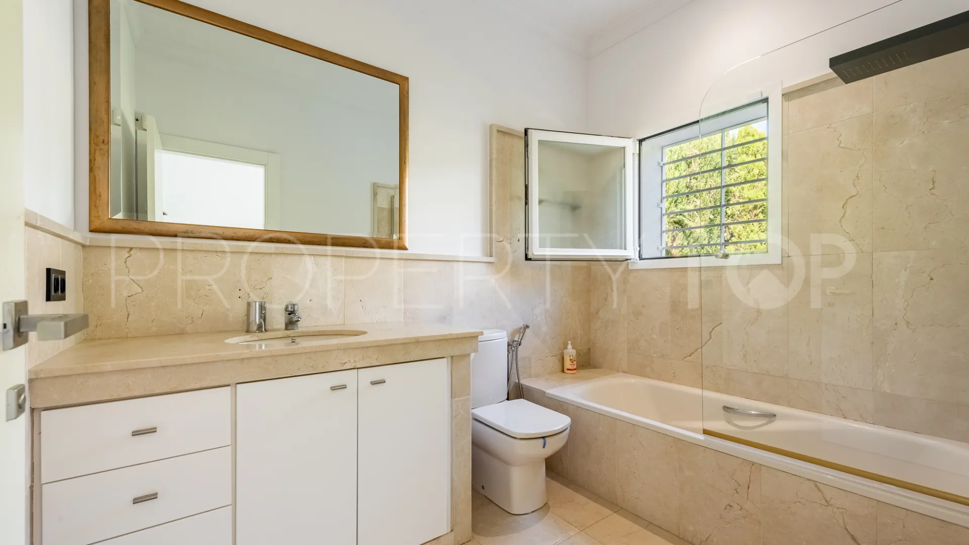 Villa for sale in La Alqueria with 5 bedrooms