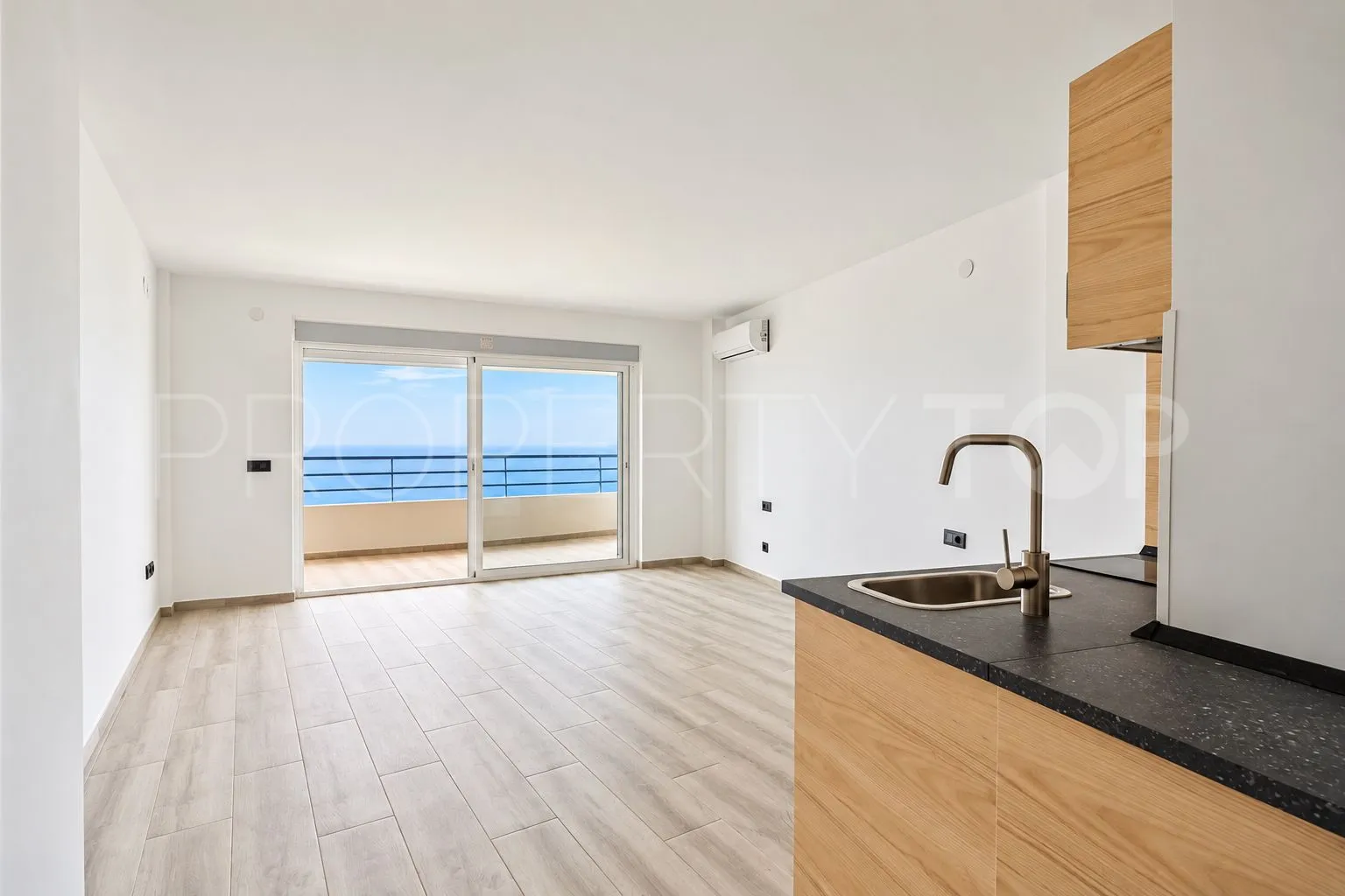 For sale studio in Calahonda Playa