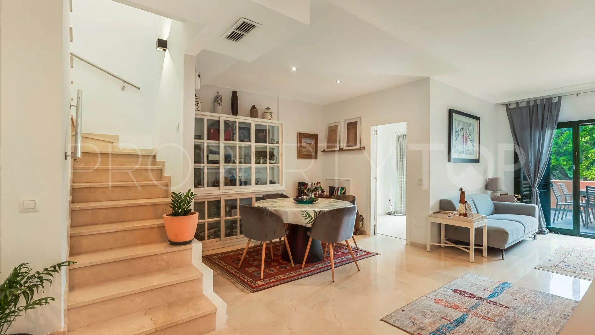 Buy Elviria duplex with 3 bedrooms