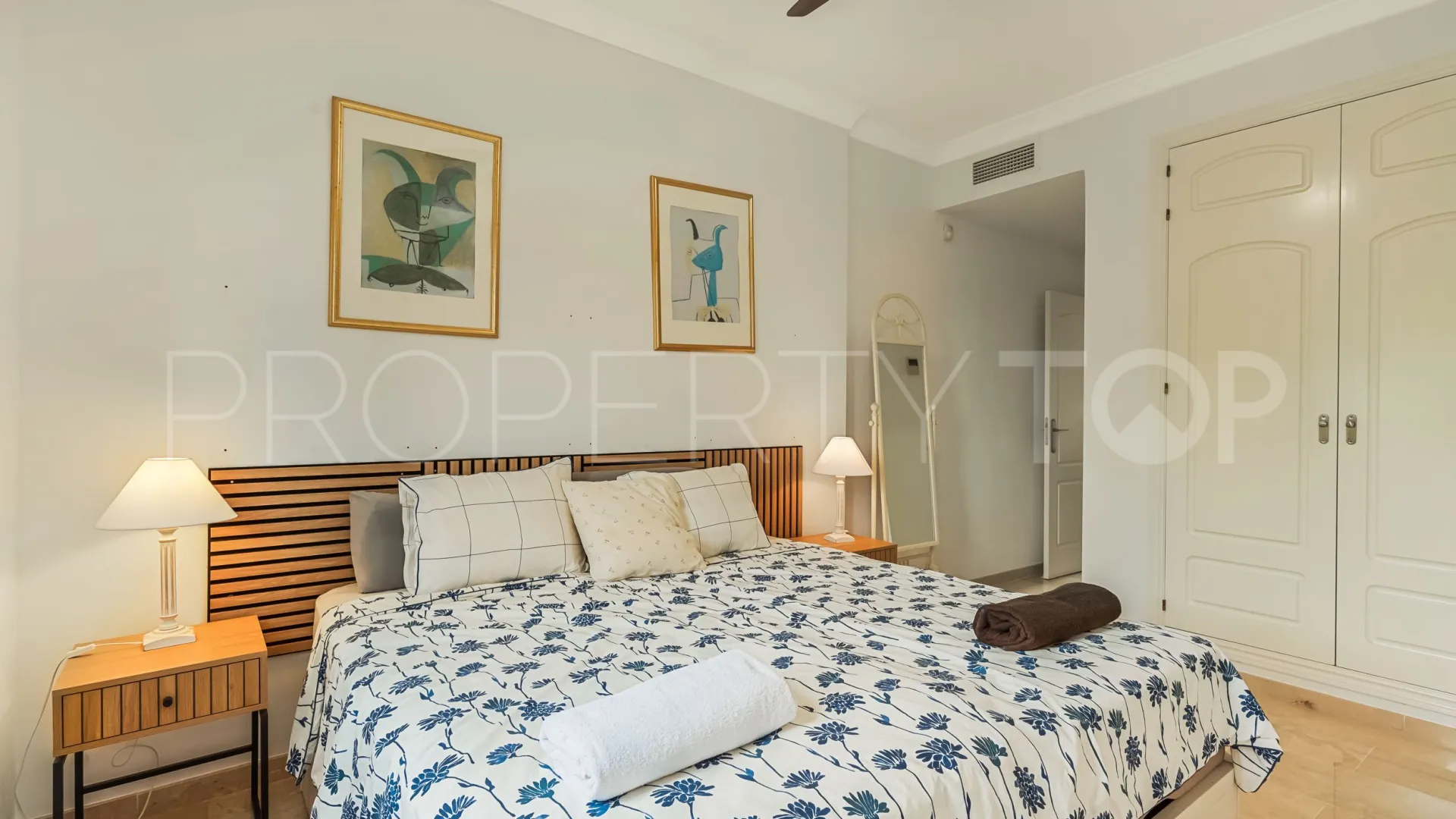 Buy Elviria duplex with 3 bedrooms
