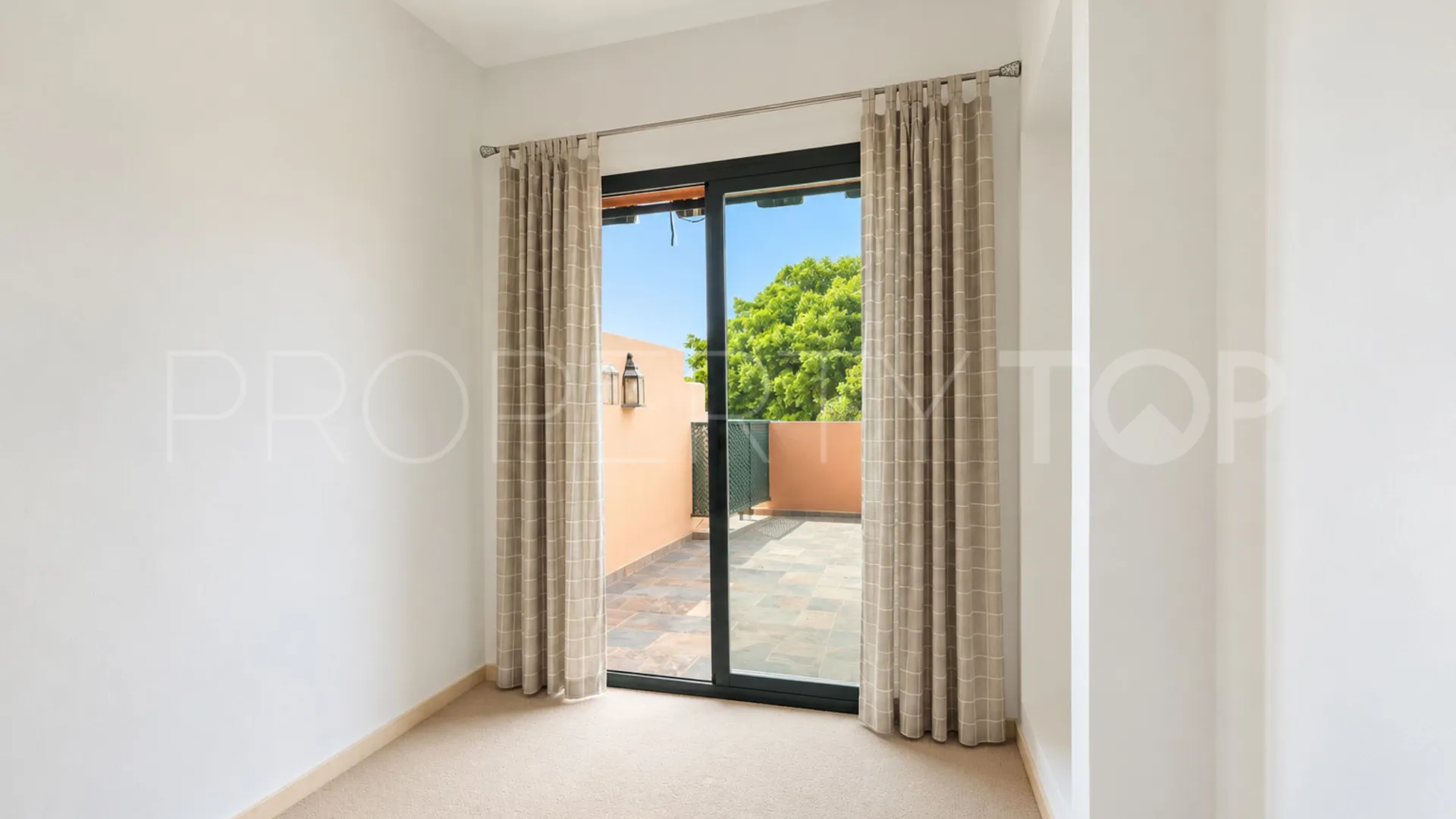 Buy Elviria duplex with 3 bedrooms