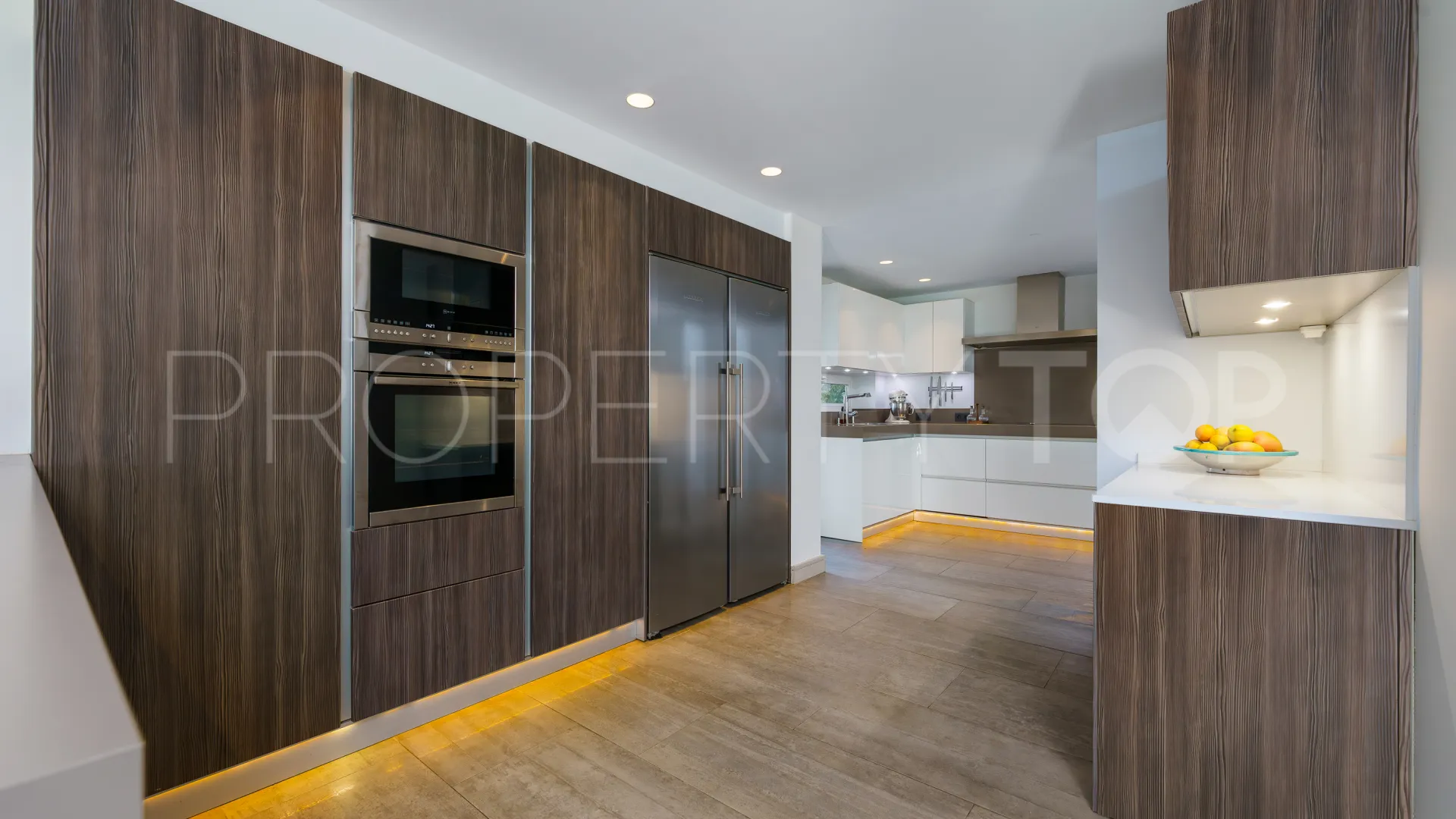 Villa en venta de 6 dormitorios en Nueva Andalucia