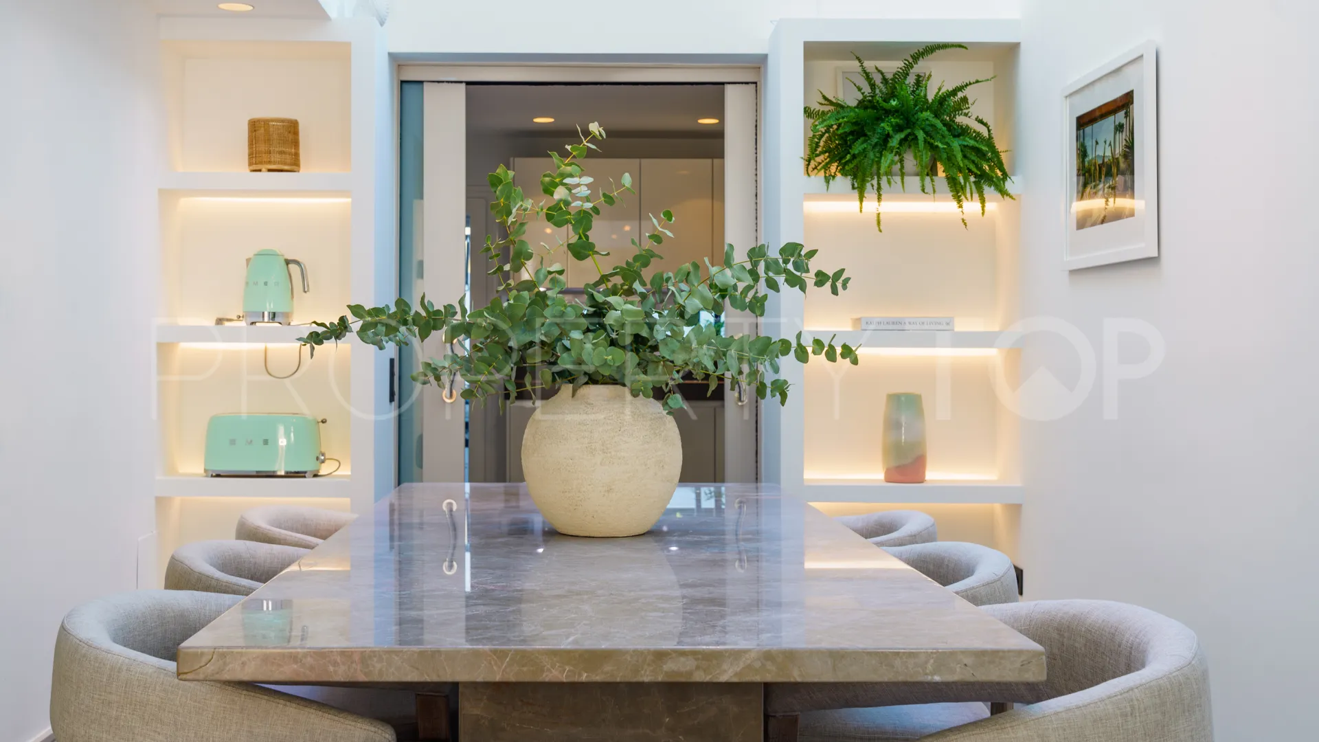 Villa en venta de 6 dormitorios en Nueva Andalucia