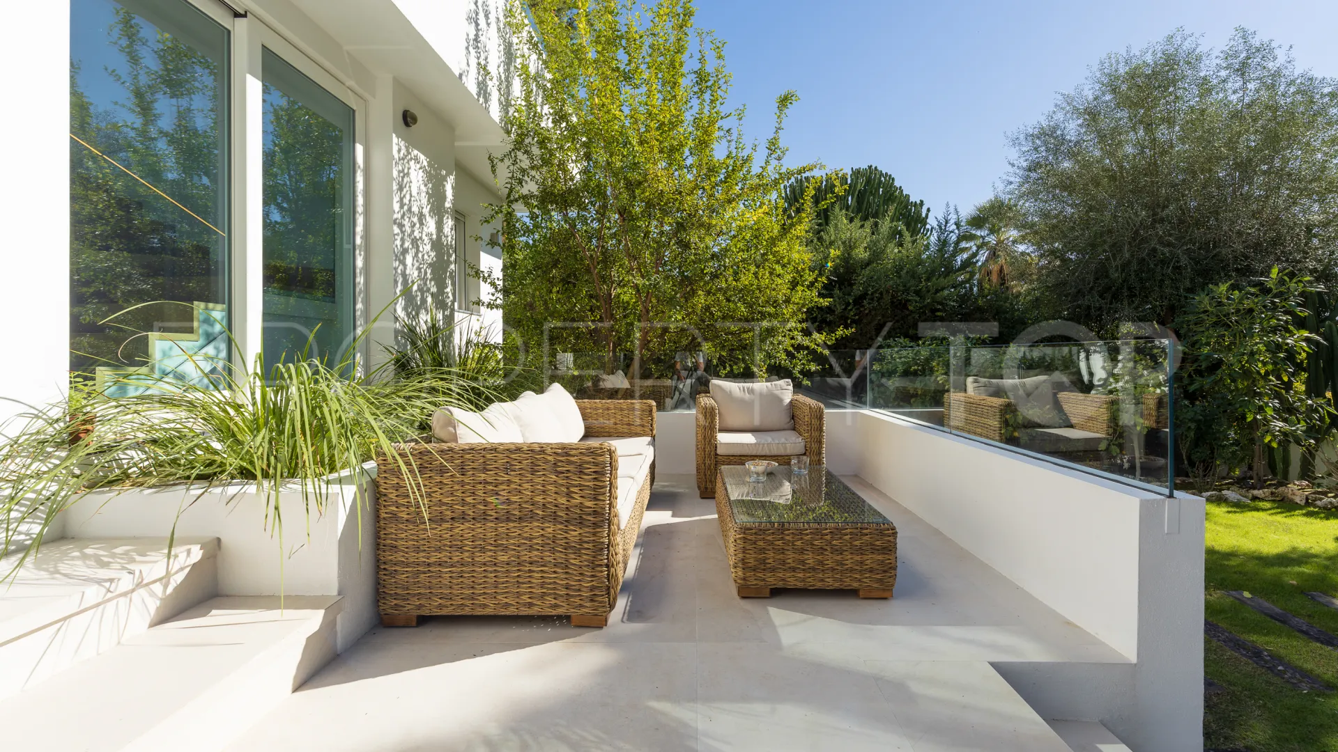 Villa en venta de 6 dormitorios en Nueva Andalucia