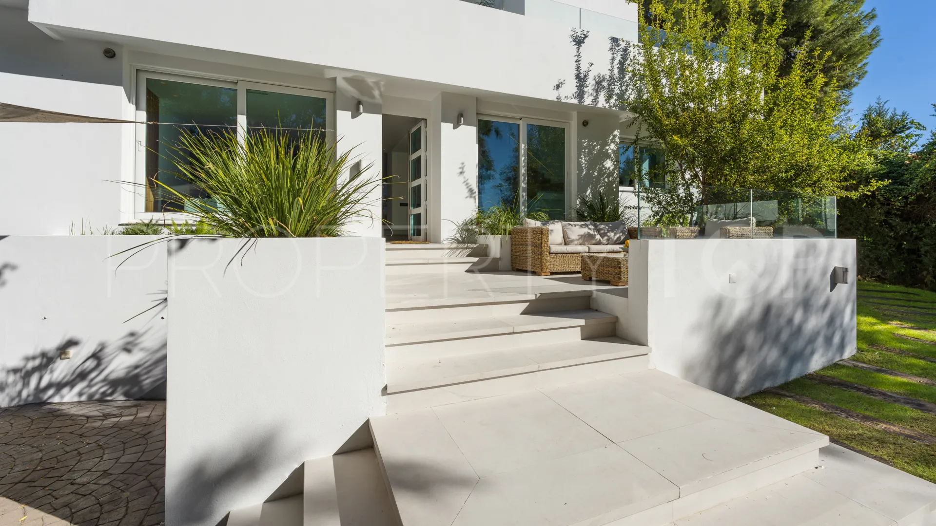 Villa en venta de 6 dormitorios en Nueva Andalucia