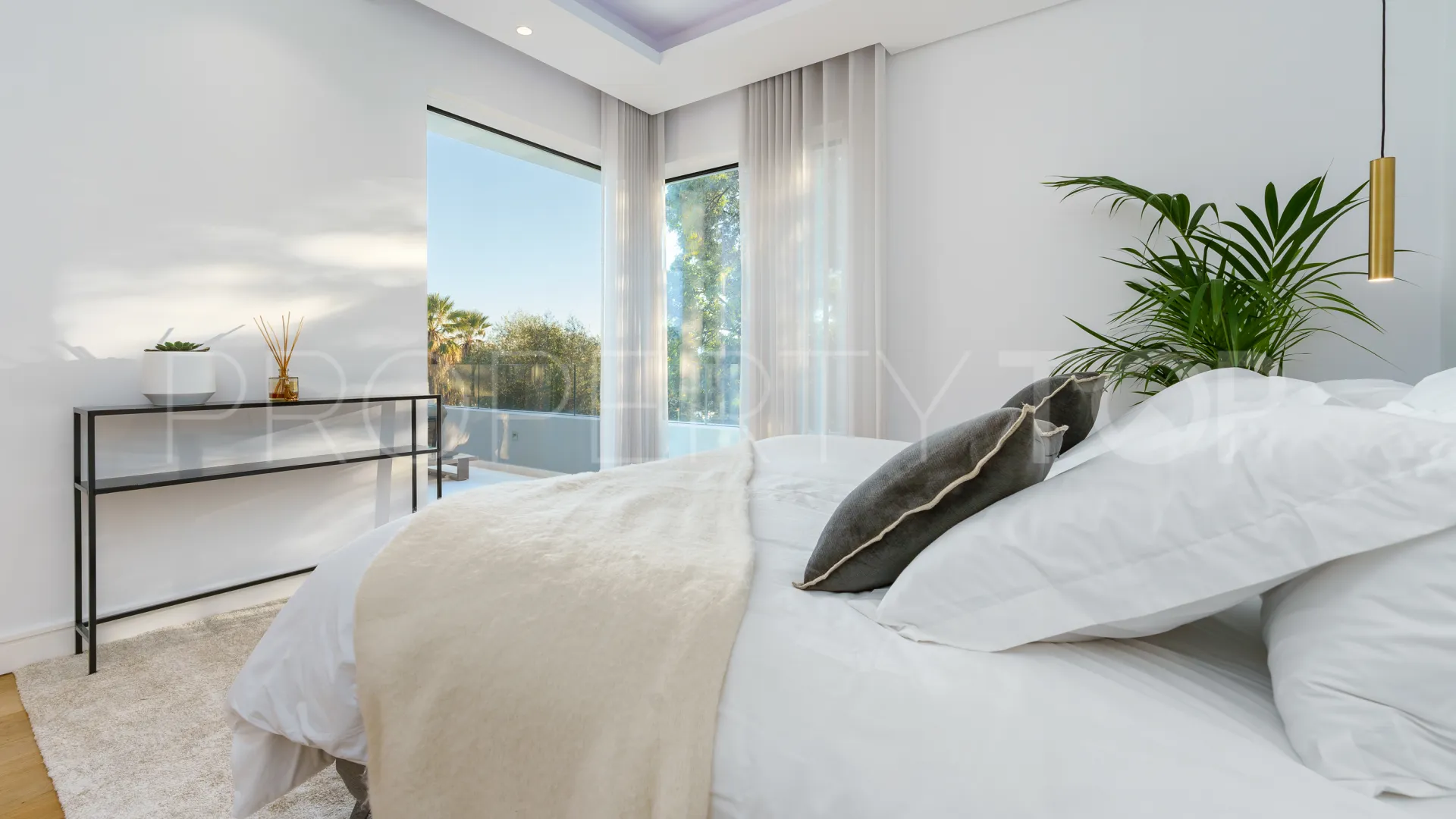 Villa en venta de 6 dormitorios en Nueva Andalucia