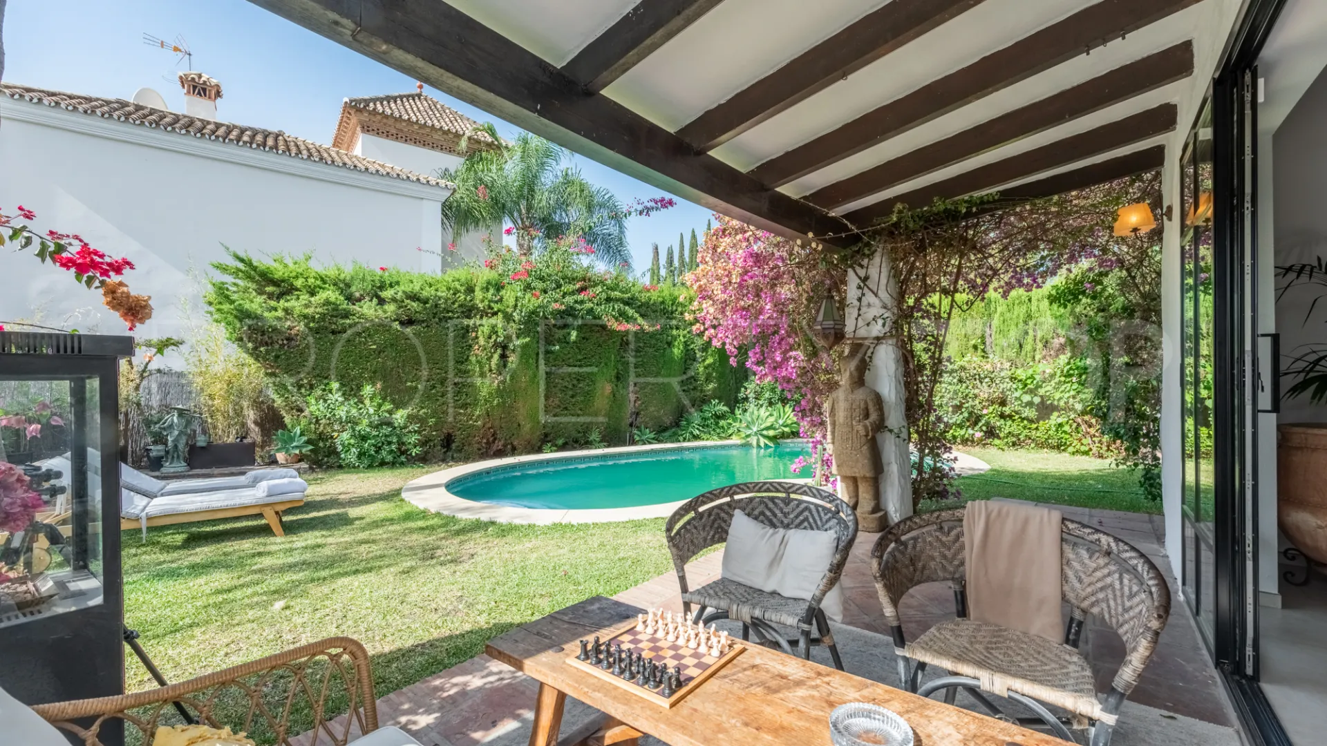 Comprar villa de 4 dormitorios en Atalaya