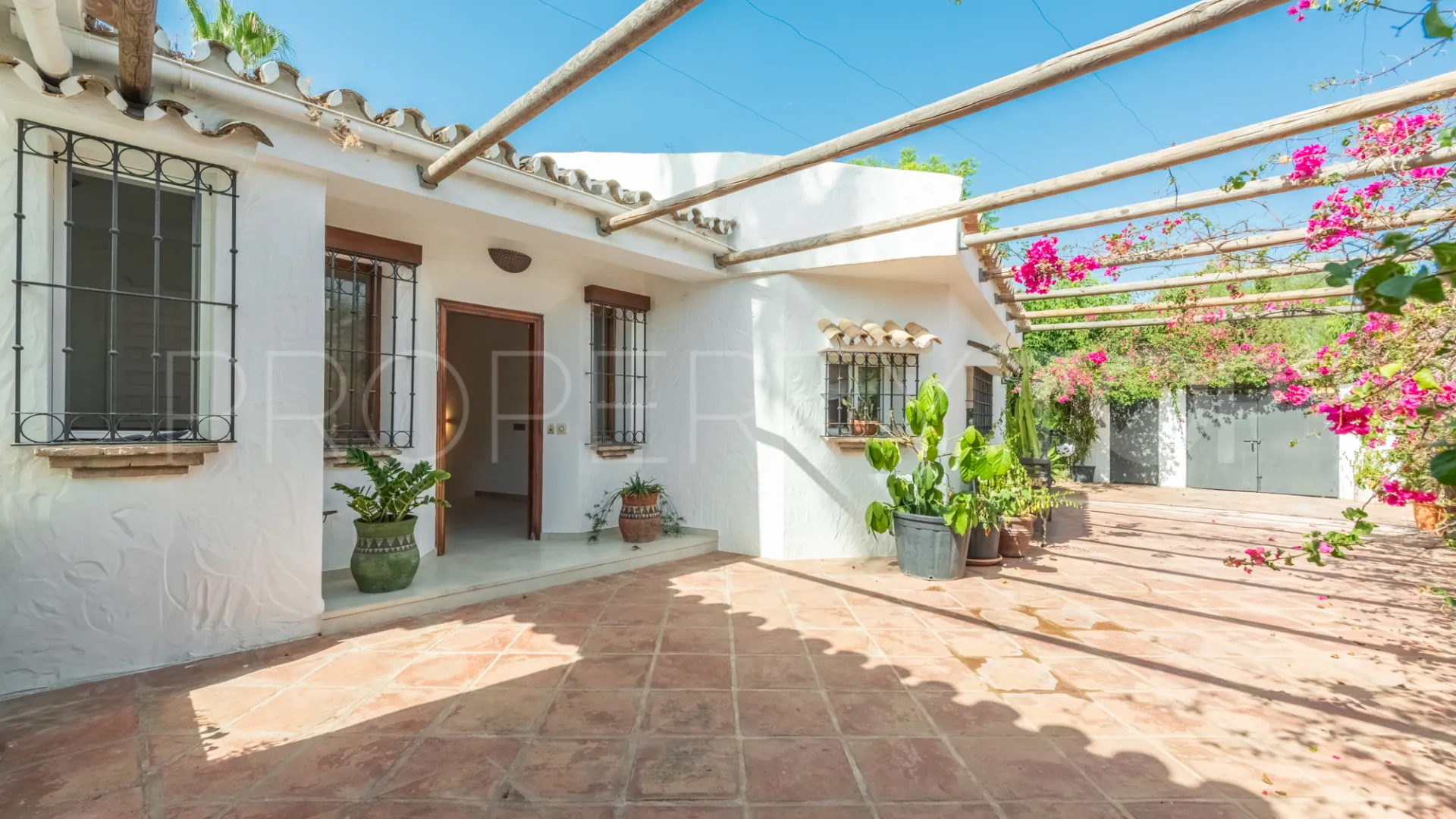 Comprar villa de 4 dormitorios en Atalaya
