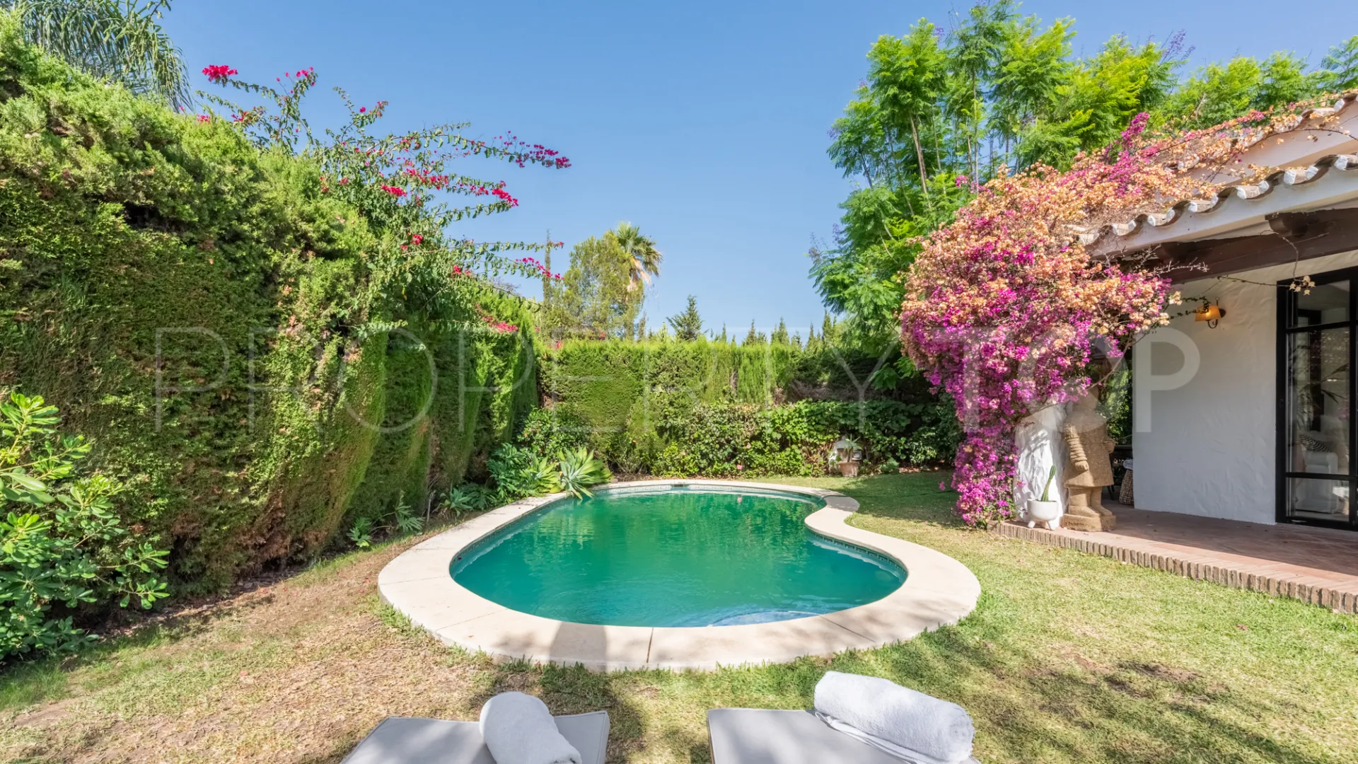 Comprar villa de 4 dormitorios en Atalaya