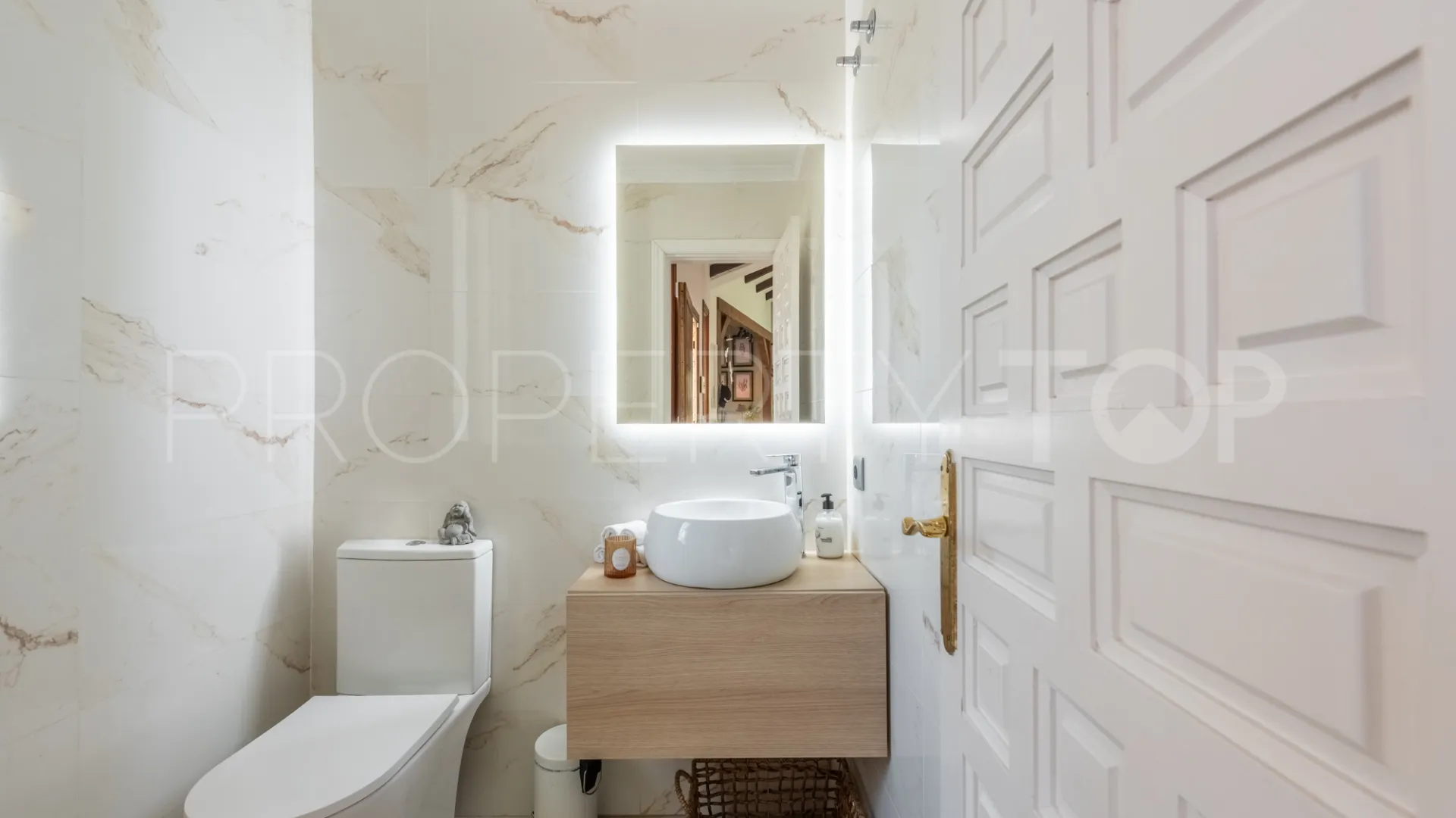 Comprar villa de 4 dormitorios en Atalaya