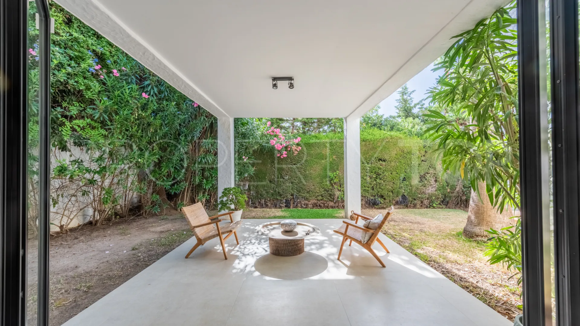 Comprar villa de 4 dormitorios en Atalaya