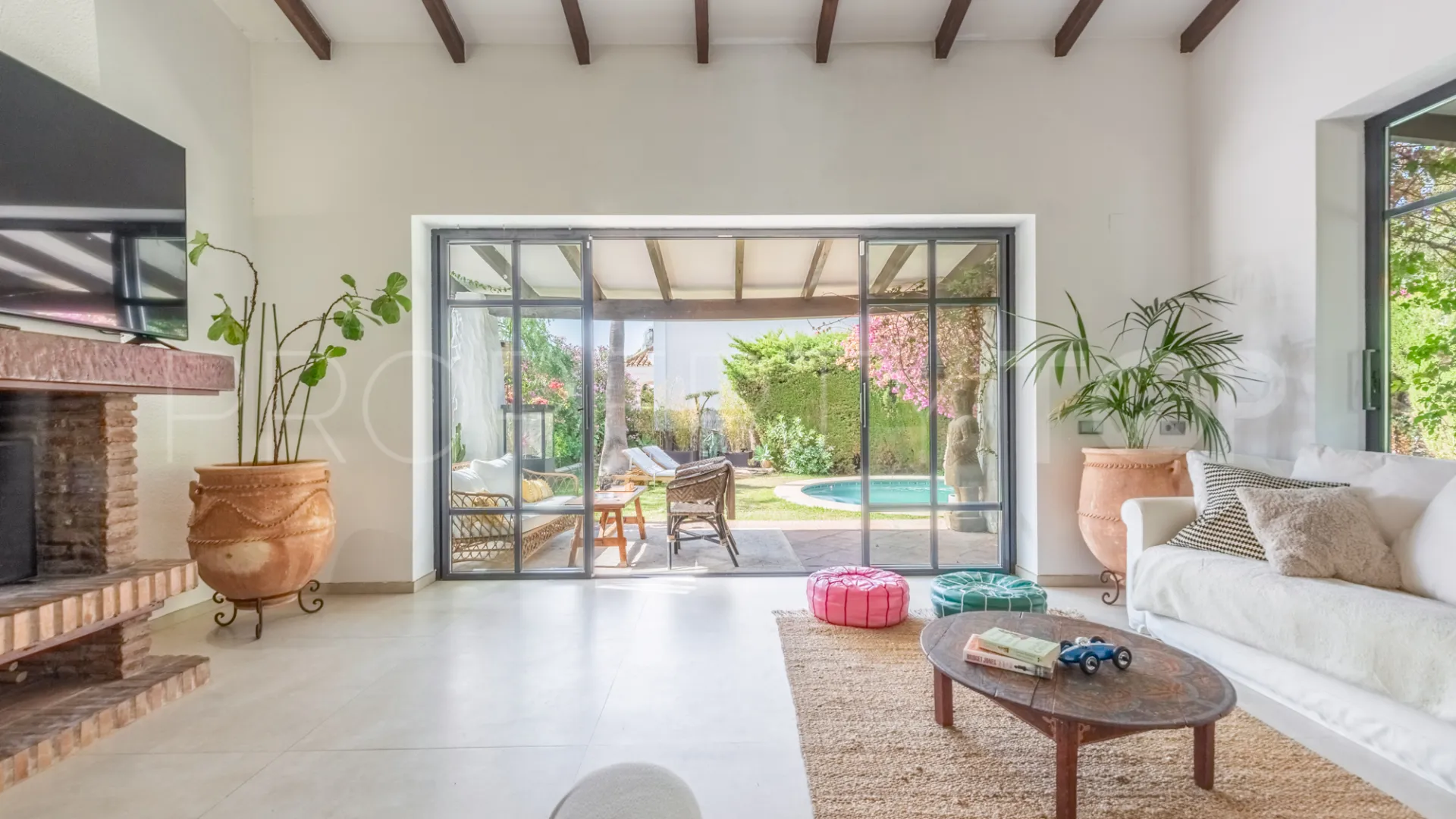 Comprar villa de 4 dormitorios en Atalaya