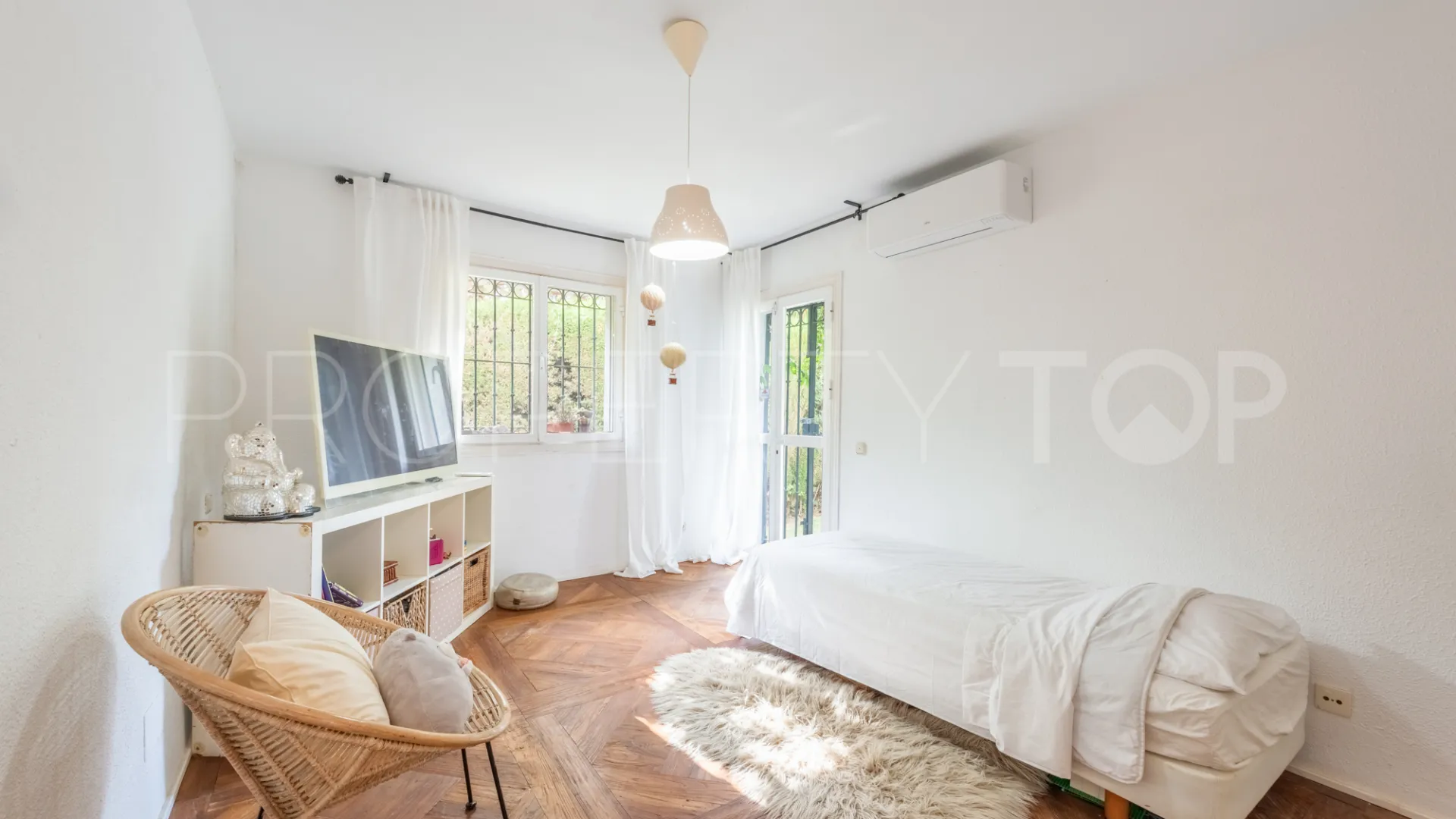 Comprar villa de 4 dormitorios en Atalaya