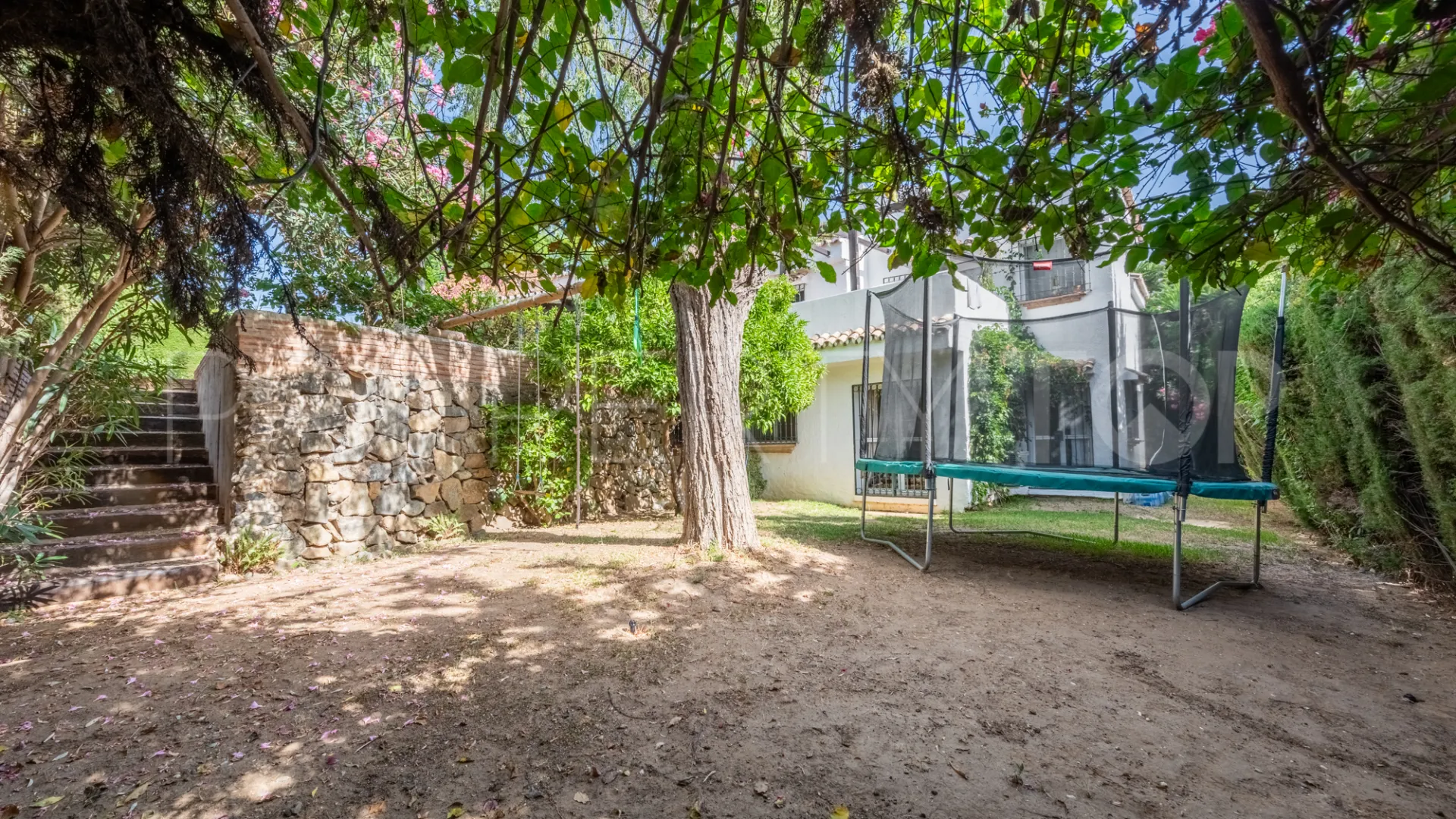 Comprar villa de 4 dormitorios en Atalaya
