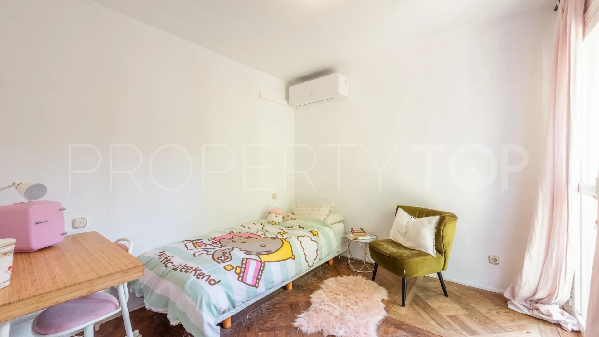 Comprar villa de 4 dormitorios en Atalaya